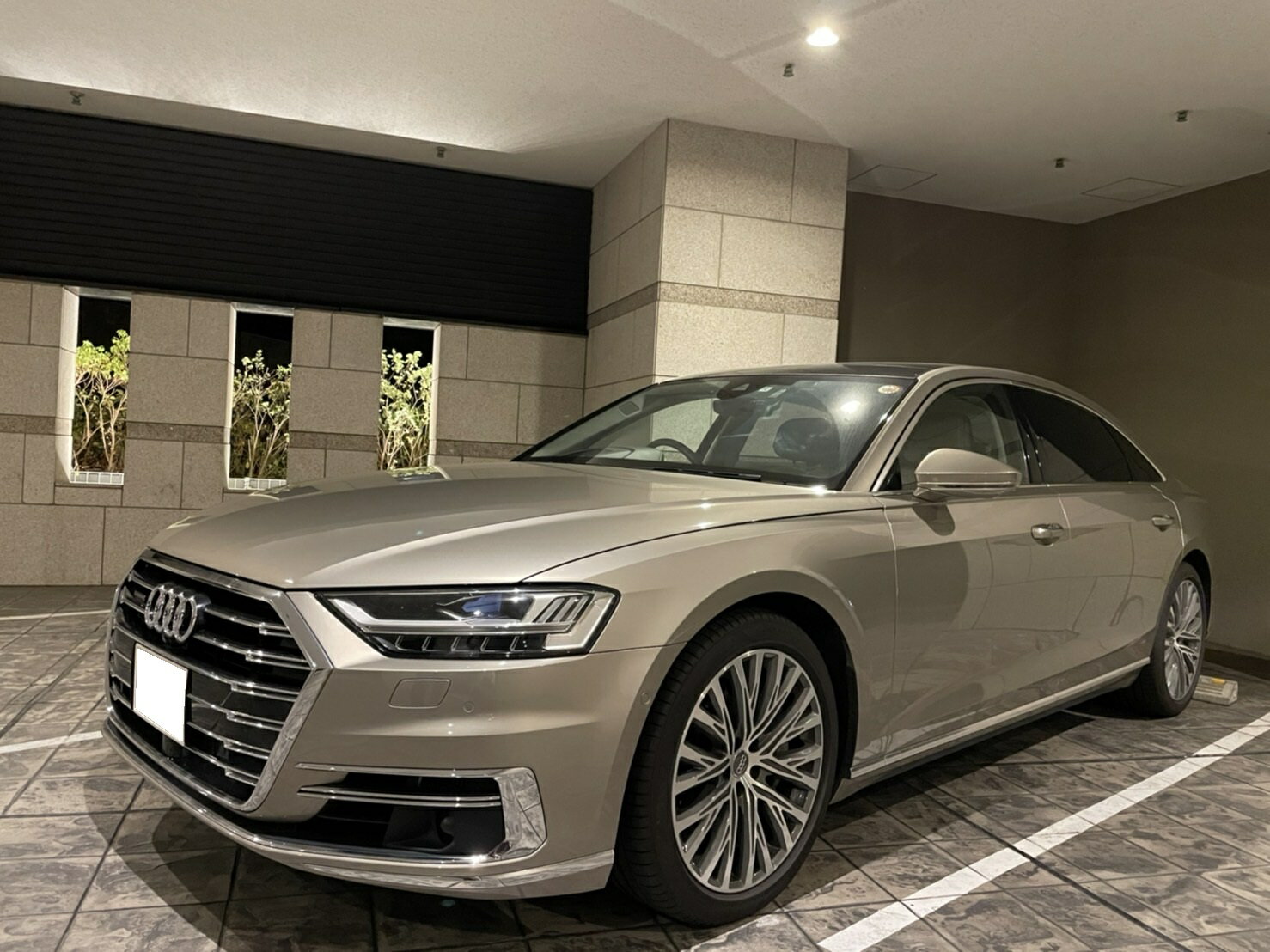 AUDI アウディ　A8 L　60TSFI クワトロ　コンフォートPKG パノラマサンルーフ OP20インチAWAUDI アウディ　A8 L　60TSFI クワトロ　コンフォートPKG パノラマサンルーフ OP20インチAW