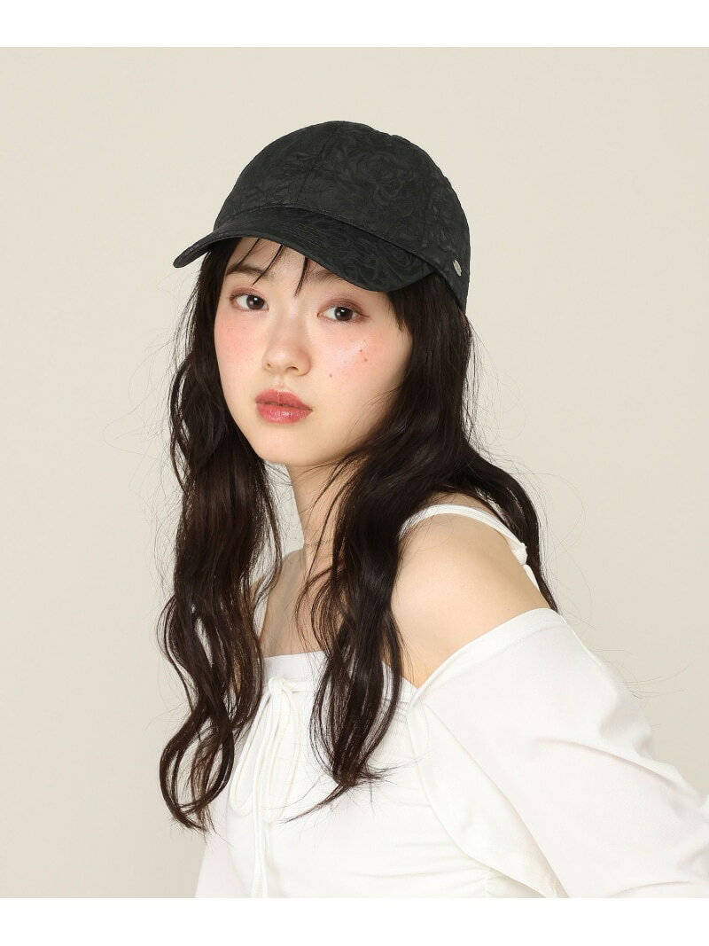 【予約商品について】 ※「先行予約販売中」「予約販売中」をご注文の際は予約商品についてをご確認ください。■重要なお知らせ※ 当店では、ギフト配送サービス及びラッピングサービスを行っておりません。ラッピング・ギフト配送について同時に複数の商品を注文された場合メーカー希望小売価格について置き配についてご利用ガイドHeather（ヘザー）ROSEジャガードCAPーーー【デザイン】表面感のあるジャガード素材を使用した高見えデザインのキャップ。レディなローズ柄をONして大人カジュアルな雰囲気に仕上げています。柄が主張しすぎないのでスタイリングに馴染みやすくフェミニンコーデの外しにもおすすめ◎ーーー型番：1056197-09-00 SP1023【採寸】ONESIZE(00)高さ11 つば7 頭回り58.5商品のサイズについて【商品詳細】素材：表地:ポリエステル63%,再生繊維(セルロース)37%別布:綿100%テープ:ポリエステル100%サイズ：ONESIZE※画面上と実物では多少色具合が異なって見える場合もございます。ご了承ください。商品のカラーについて