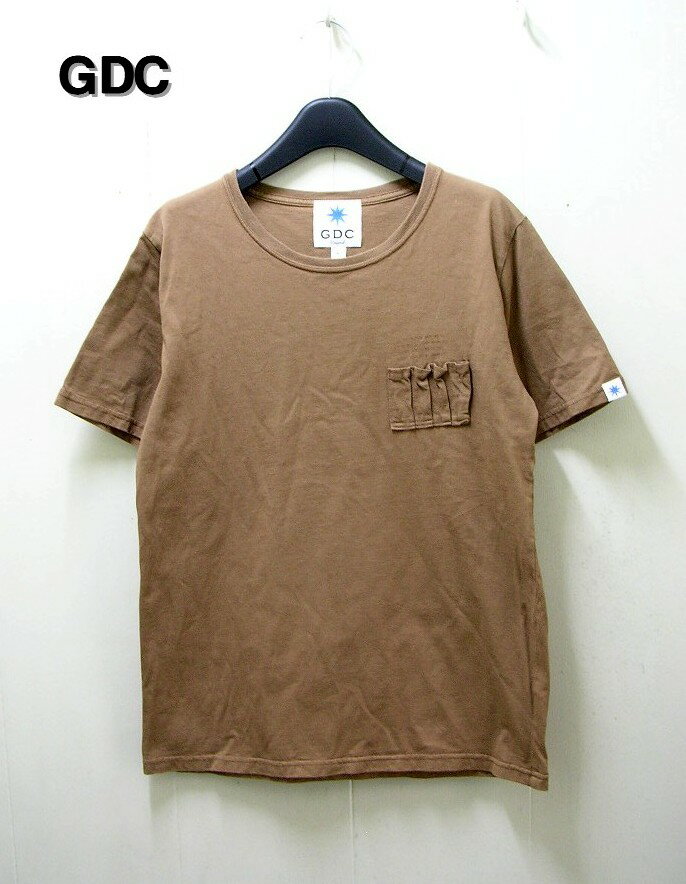 商品名 ■ G D C [グランドキャニオン] TEE COLOR ■ BROWN QUALITY ■ 綿 100% SIZE ■ M 着丈リブ下から約64cm、 身幅脇下47，5cm、 肩幅42cm 状態 ■ 【中古】 着用感、毛羽立ちはありますが 目立った汚れ、ダメージは無いと思います。　