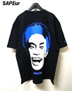 【SAPEur × MASATOSHI HAMADA 印鑑LOGO S/S TEE BLACK/BLUE サプール x 浜田雅功 印鑑ロゴ Tシャツ ブラック/ブルー A0024-014】