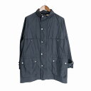 DESCRIPTION ブランドAquascutum/アクアスキュータム サイズ【表記】LL【実寸】 着丈：約83cm身幅：約65cm裄丈：約85cm袖下丈：約51cm 素材表地 : ポリエステル 色ネイビー 仕様 生産国 : 日本製フード収納可能ハーフコート 状態 汚れ：襟、首元、袖先、胸、腹部特記事項： ジッパー引き手部分破損 商品管理番号P1887 ABOUT ITEM商品撮影時の照明やお使いのモニター・ブラウザ等ご覧いただく環境により実物と商品画像の色が多少異なる場合がございます。全てアメリカからの輸入品ですがブランドやアイテムによりそれぞれサイズ感が異なります。生地の伸縮や厚み等、測定に多少の誤差が生じる場合がございますが、表記サイズと合わせまして実寸値を記載させていただいておりますので必ずご確認ください。新品や未使用品と記載があるもの以外は全て中古品ですので、程度は異なりますが使用感がございます。状態は慎重に確認し商品説明や画像により記載しておりますが、全てを記載することは中古品の特性上困難です。ご不明な点やご質問がございましたらお気軽にお問い合わせください。