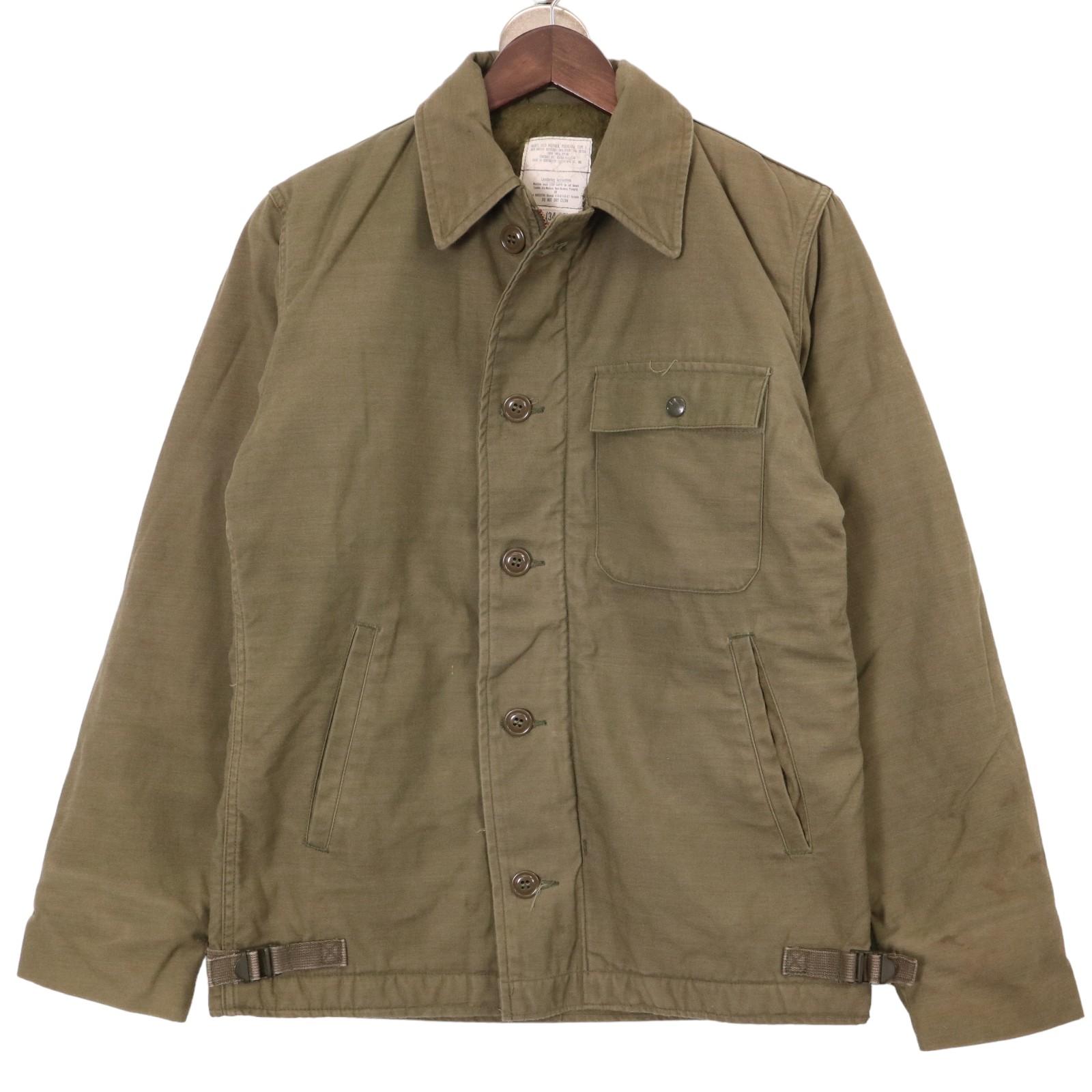 DESCRIPTION ブランド/米軍実物 U.S.NAVY サイズ【サイズ】SMALL【実寸】 肩幅：約43.5cm着丈：約69.5cm身幅：約53cm袖丈：約63cm 主な素材表地 : コットン裏地 : ポリエステル 色オリーブ 仕様 ...