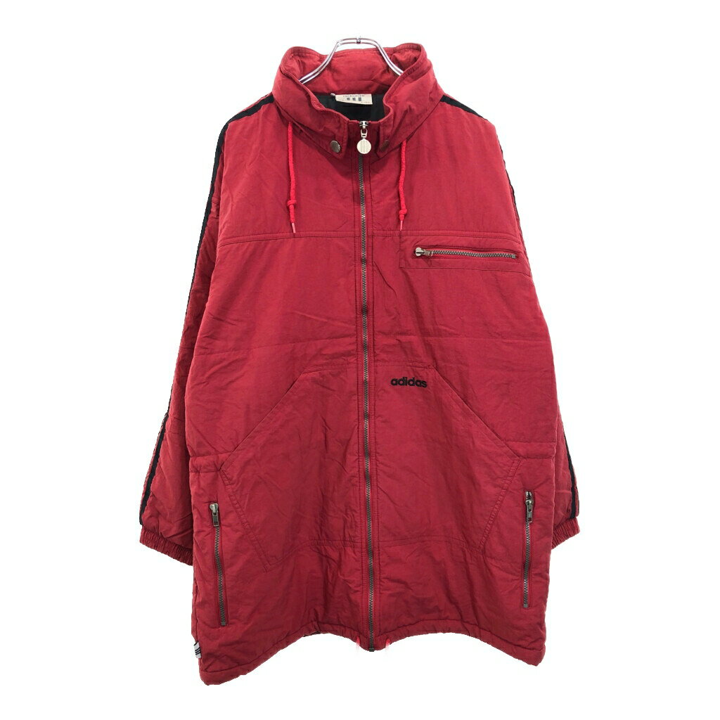 DESCRIPTION ブランドadidas/アディダス サイズ【サイズ】M【実寸】 肩幅：約61cm着丈：約83cm身幅：約66cm袖丈：約54cm 主な素材表地 : ナイロン裏地 : ナイロン中綿 : ポリエステル 色レッド 仕様 90年代フード収納可能、フードドローコード、ウエストドローコード、裾ドローコードスポーツ 状態 汚れ：袖先 商品管理番号V0717 ABOUT ITEM商品撮影時の照明やお使いのモニター・ブラウザ等ご覧いただく環境により実物と商品画像の色が多少異なる場合がございます。全てアメリカからの輸入品ですがブランドやアイテムによりそれぞれサイズ感が異なります。生地の伸縮や厚み等、測定に多少の誤差が生じる場合がございますが、表記サイズと合わせまして実寸値を記載させていただいておりますので必ずご確認ください。新品や未使用品と記載があるもの以外は全て中古品ですので、程度は異なりますが使用感がございます。状態は慎重に確認し商品説明や画像により記載しておりますが、全てを記載することは中古品の特性上困難です。ご不明な点やご質問がございましたらお気軽にお問い合わせください。