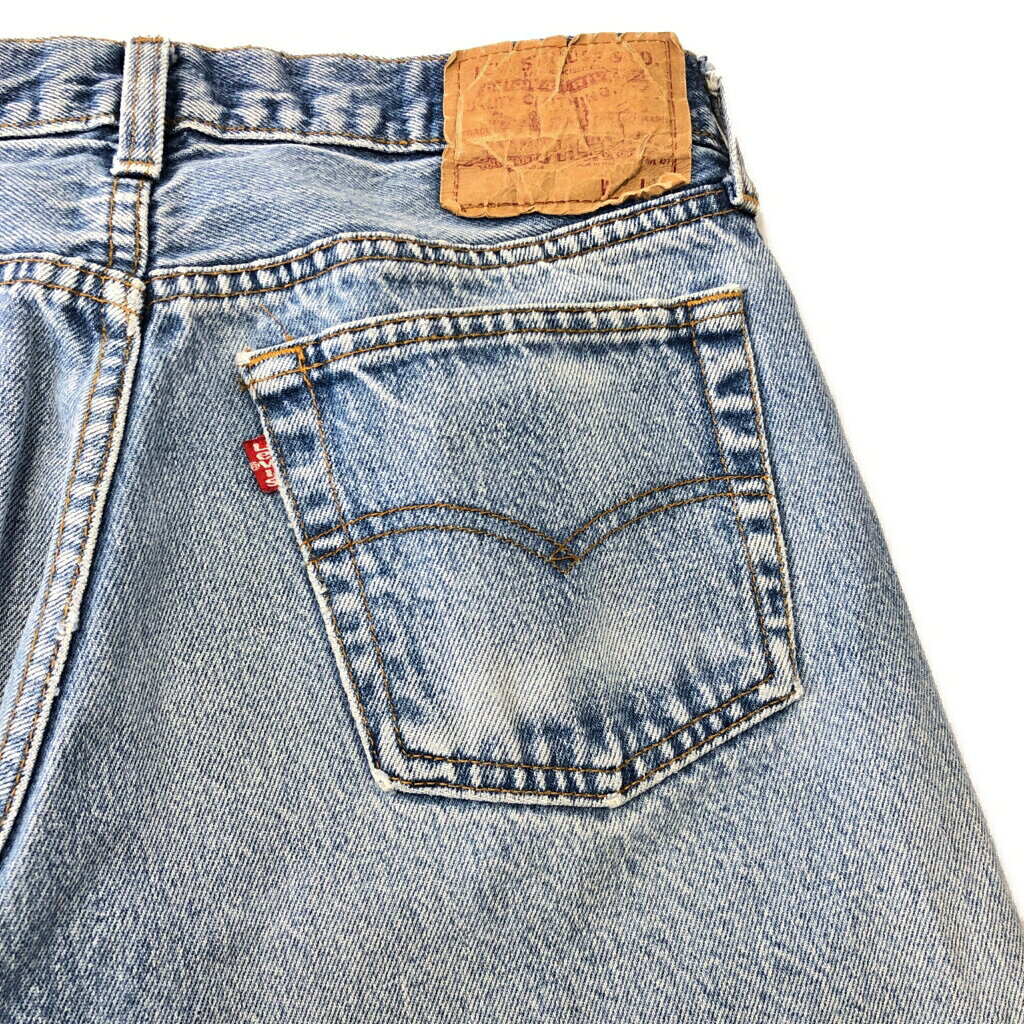 YAMAHISA USEDCLOTHINGSHOPの80年代 USA製 Levi's リーバイス 501 デニムパンツ ブルー(メンズ W30 L32)中古 古着 X0338｜アングル3