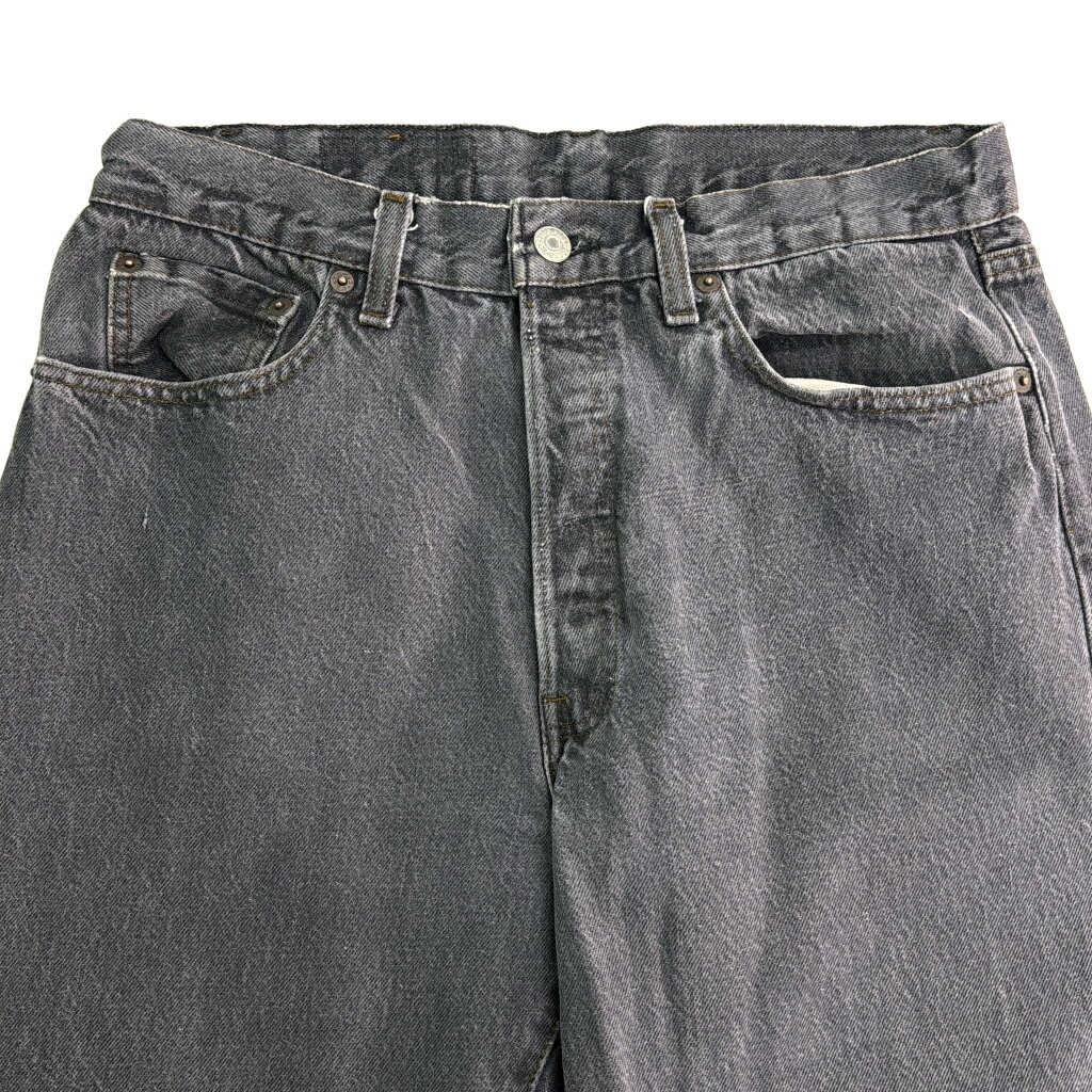 YAMAHISA USEDCLOTHINGSHOPの80年代 USA製 Levi's リーバイス 501 デニムパンツ 先染め ブラック(メンズ W33 L30)中古 古着 Y6643｜アングル3
