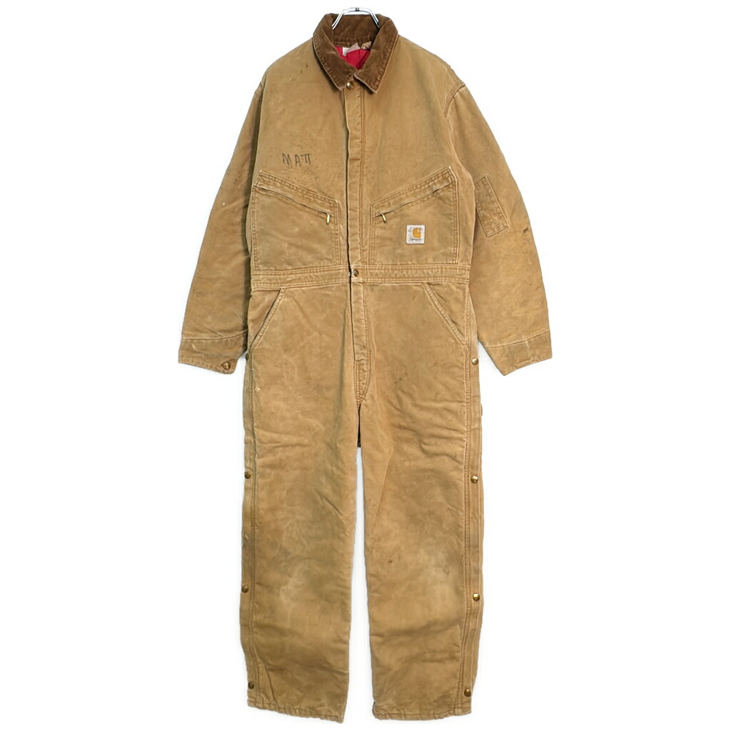 DESCRIPTION ブランドCarhartt/カーハート サイズ【サイズ】46 S【実寸】 総丈：約154cm肩幅：約51cm着丈：約87cm身幅：約61cmウエスト：約100cm股下：約67cmわたり幅：約36cm裾幅：約25cm袖丈：約61cm 主な素材表地 : コットン裏地 : ナイロン中綿 : ポリエステル 色ベージュ 仕様 生産国 : USA製80年代裏地キルティング 状態 汚れ： 全体に汚れあり破れ： 右袖、右もも、膝、裾、裾裏地、左ひざ裏に破れあり特記事項： 右胸、右袖、背中に文字記入あり 商品管理番号Y8861 ABOUT ITEM商品撮影時の照明やお使いのモニター・ブラウザ等ご覧いただく環境により実物と商品画像の色が多少異なる場合がございます。全てアメリカからの輸入品ですがブランドやアイテムによりそれぞれサイズ感が異なります。生地の伸縮や厚み等、測定に多少の誤差が生じる場合がございますが、表記サイズと合わせまして実寸値を記載させていただいておりますので必ずご確認ください。新品や未使用品と記載があるもの以外は全て中古品ですので、程度は異なりますが使用感がございます。状態は慎重に確認し商品説明や画像により記載しておりますが、全てを記載することは中古品の特性上困難です。ご不明な点やご質問がございましたらお気軽にお問い合わせください。