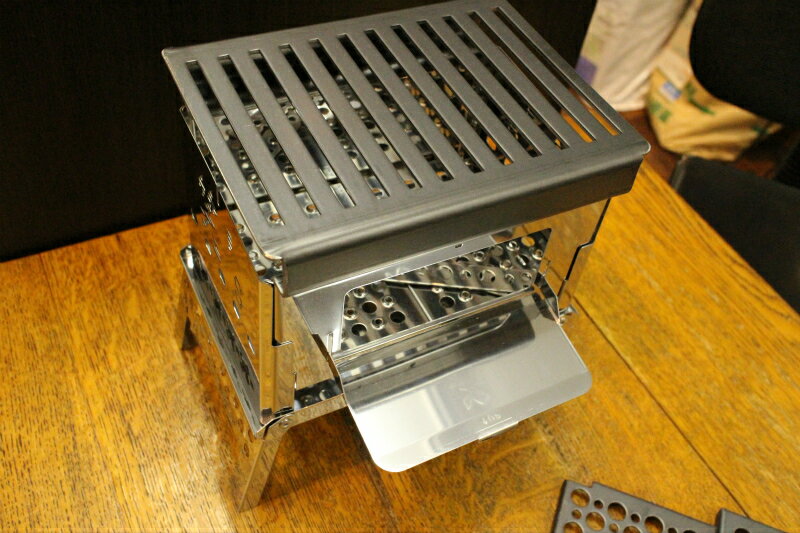 笑's　コンパクト焚き火グリル　B-6君 4点セット　(B-6君本体・グリルプレート・ステンレスメッシュグリル・ハードロストル)　SHO-0004+SHO-0010+SHO-0038+SHO-0025通販格安セール情報　楽天　通販