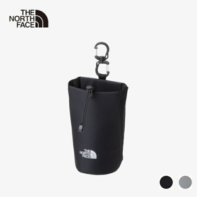 パックのショルダーハーネスに装着できる軽量なボトルポケットです。 サイドに採用したストレッチ素材で、ボトルの形状に合わせてフィットして揺れを軽減。 ボトルの飛び出しを抑えるドローコードも配備しています。 取り付け用のフックと、パックとの一体感を高める背面のバックルで、スムーズに装着できます。 【SPEC】 素材：100Dリサイクルチェスナイロン サイズ：H17×W8.5×D7cm 容量：0.5L 原産国：ベトナム【ザ・ノース・フェイス THE NORTH FACE ボトルポケット】 パックのショルダーハーネスに装着できる軽量なボトルポケットです。 サイドに採用したストレッチ素材で、ボトルの形状に合わせてフィットして揺れを軽減。 ボトルの飛び出しを抑えるドローコードも配備しています。 取り付け用のフックと、パックとの一体感を高める背面のバックルで、スムーズに装着できます。 ■サイドにストレッチメッシュ ■ボトルをおさえるドローコード ■取付け用のフックつき ■揺れ止めのバックルつき ■デイジーチェーン 【SPEC】 素材：100Dリサイクルチェスナイロン サイズ：H17×W8.5×D7cm 容量：0.5L 原産国：ベトナム