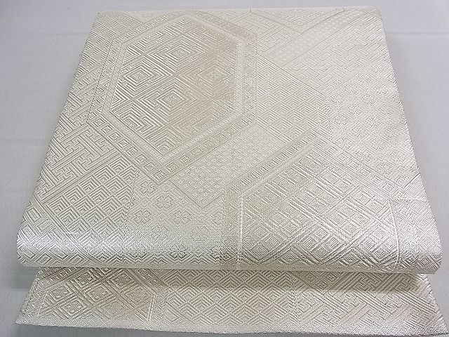 ■■■　サイズ　■■■ 長さ 432cm 幅 31cm程 ■■■　商品詳細　■■■ 【正絹】 状態は接写画像のように 裏面に汚れがございますが 特に目立ったシミ汚れなどもなく大変良い状態です。 表地は特に目立ったシミ汚れなどもなく大変良い状...