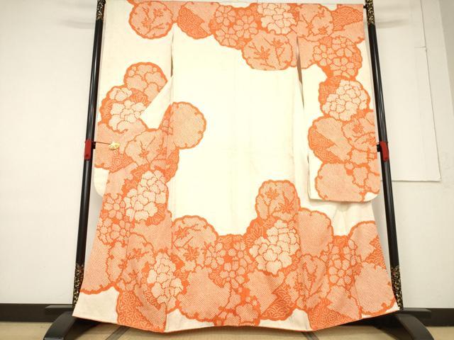 ■■■　サイズ　■■■ 身丈 159cm（肩から） 裄丈 66cm 袖丈 105cm　縫込み 3cm 袖幅 34cm 前幅 24cm 後幅 30cm 着物縫いこみ 内揚げ 7cm 裄 お袖側 約3cm　身頃側 約3cm ■■■　商品詳細　■■■ 【正絹】 状態は接写画像のように衿と肩山にシミ、白場に絞り特有のアクがございます。 大変上質な逸品になりますのでぜひお手入れをされてお召しになられてはいかがでしょうか。 お安く出品致しますので、是非この機会にいかがでしょうか？ ■■■　注意事項　■■■ ■モニター発色の具合により色合いが異なる場合がございます。 ■寸法は多少の誤差が生じる場合がございますのでご了承ください。 ■縫込みの長さが左右非対称の場合は短い部分を記載しております。 左右非対称であってもご返品・お値引き等の保証は出来かねますので、ご了承の上ご購入をお願い致します。 ■シミ等のチェックには注意を払っておりますが、見落としがある場合もございますし、個人の見解も様々ですので神経質な方のご購入はお控えください。 ■箪笥に入っておりました着物や帯なので畳みシワや匂いがあるものもございます。 ■お休みは基本的に土日祝となりますが、その他臨時でお休みする場合がございますのでご了承ください。 ■商品の発送は平日のみの発送となります。 ■夜間と土曜、日曜日はお問い合わせの回答が遅れる場合がございます。 ■当店では、お直し、紋入れ、お手入れ等は承っておりません。 ■生地の状態（ヤケ、経年劣化等）によってはサイズ直しが出来ない場合がございます。 その点もどうかご了承のうえ、ご購入をお願いいたします。 ■弊社で取り扱う商品は一点ものにつき、時期や在庫状況に応じて金額が変更となる場合がございます。 ■検針は行っておりません。予めご了承いただきますようお願いいたします。 ■【洗える着物】と記載のある商品におきましては、商品お届け後に洗濯を行ってしまってからのご返品にはご対応しかねます。 念の為、専門店でのお手入れをお願いいたします。 ■着物のサイズ目安は下記を参考ください↓ ＜女性着物＞　お端折り次第で＋5cm　−1cmが着用可能サイズ 　例）身丈170cmの場合、身長160cm〜175cm ＜男性着物＞　身丈＋約25cm〜27cm程が適応身長 　例）身丈155cmの場合、身長180〜182cm