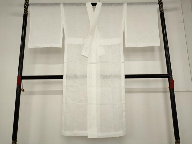 ■■■　サイズ　■■■ 身丈 128cm（肩から） 裄丈 66cm 袖丈 49.5cm　縫込み 3cm 袖幅 33cm 前幅 28cm 後幅 28.5cm 着物縫いこみ 内揚げ 5.5cm 裄 お袖側 約1.5cm　身頃側 約1.5cm ■■■　商品詳細　■■■ 【交織・未使用】 状態は特に目立ったシミ汚れなどもなく大変良い状態です。 お安く出品致しますので、是非この機会にいかがでしょうか？ ■■■　注意事項　■■■ ■モニター発色の具合により色合いが異なる場合がございます。 ■寸法は多少の誤差が生じる場合がございますのでご了承ください。 ■縫込みの長さが左右非対称の場合は短い部分を記載しております。 左右非対称であってもご返品・お値引き等の保証は出来かねますので、ご了承の上ご購入をお願い致します。 ■シミ等のチェックには注意を払っておりますが、見落としがある場合もございますし、個人の見解も様々ですので神経質な方のご購入はお控えください。 ■箪笥に入っておりました着物や帯なので畳みシワや匂いがあるものもございます。 ■お休みは基本的に土日祝となりますが、その他臨時でお休みする場合がございますのでご了承ください。 ■商品の発送は平日のみの発送となります。 ■夜間と土曜、日曜日はお問い合わせの回答が遅れる場合がございます。 ■当店では、お直し、紋入れ、お手入れ等は承っておりません。 ■生地の状態（ヤケ、経年劣化等）によってはサイズ直しが出来ない場合がございます。 その点もどうかご了承のうえ、ご購入をお願いいたします。 ■弊社で取り扱う商品は一点ものにつき、時期や在庫状況に応じて金額が変更となる場合がございます。 ■検針は行っておりません。予めご了承いただきますようお願いいたします。 ■【洗える着物】と記載のある商品におきましては、商品お届け後に洗濯を行ってしまってからのご返品にはご対応しかねます。 念の為、専門店でのお手入れをお願いいたします。 ■着物のサイズ目安は下記を参考ください↓ ＜女性着物＞　お端折り次第で＋5?　−10?が着用可能サイズ 　例）身丈170?の場合、身長160?〜175? ＜男性着物＞　身丈＋約25?〜27?程が適応身長 　例）身丈155?の場合、身長180〜182?