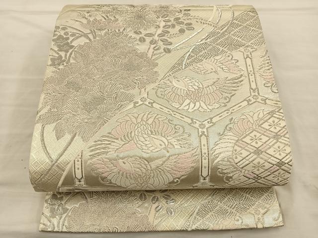 ■■■　サイズ　■■■ 長さ 424cm 幅 30cm程 ■■■　商品詳細　■■■ 【正絹・芯なし】 詳細に関しましては、画像をご確認ください。 大変上質な逸品になります。 お安く出品致しますので、是非この機会にいかがでしょうか？ ■■■　注意事項　■■■ ■モニター発色の具合により色合いが異なる場合がございます。 ■寸法は多少の誤差が生じる場合がございますのでご了承ください。 ■縫込みの長さが左右非対称の場合は短い部分を記載しております。 左右非対称であってもご返品・お値引き等の保証は出来かねますので、ご了承の上ご購入をお願い致します。 ■シミ等のチェックには注意を払っておりますが、見落としがある場合もございますし、個人の見解も様々ですので神経質な方のご購入はお控えください。 ■箪笥に入っておりました着物や帯なので畳みシワや匂いがあるものもございます。 ■お休みは基本的に土日祝となりますが、その他臨時でお休みする場合がございますのでご了承ください。 ■商品の発送は平日のみの発送となります。 ■夜間と土曜、日曜日はお問い合わせの回答が遅れる場合がございます。 ■当店では、お直し、紋入れ、お手入れ等は承っておりません。 ■生地の状態（ヤケ、経年劣化等）によってはサイズ直しが出来ない場合がございます。 その点もどうかご了承のうえ、ご購入をお願いいたします。 ■弊社で取り扱う商品は一点ものにつき、時期や在庫状況に応じて金額が変更となる場合がございます。 ■検針は行っておりません。予めご了承いただきますようお願いいたします。 ■【洗える着物】と記載のある商品におきましては、商品お届け後に洗濯を行ってしまってからのご返品にはご対応しかねます。 念の為、専門店でのお手入れをお願いいたします。 ■着物のサイズ目安は下記を参考ください↓ ＜女性着物＞　お端折り次第で＋5cm　−1cmが着用可能サイズ 　例）身丈170cmの場合、身長160cm〜175cm ＜男性着物＞　身丈＋約25cm〜27cm程が適応身長 　例）身丈155cmの場合、身長180〜182cm
