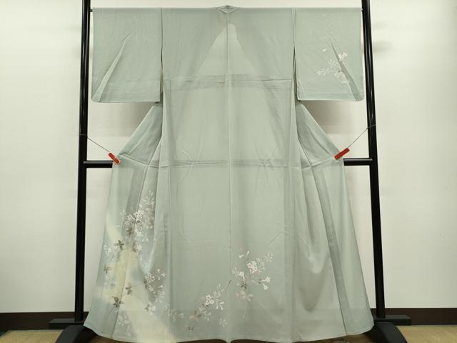■■■　サイズ　■■■ 身丈 159cm（肩から） 裄丈 68cm 袖丈 48cm　縫込み 4.5cm 袖幅 34cm 前幅 27cm 後幅 31cm 着物縫いこみ 内揚げ 4.5cm 裄 お袖側 約1.5cm　身頃側 約0cm ■■■　商品詳細　■■■ 【正絹・一つ紋】 状態は接写画像のように後身頃・衿山・両袖に薄い汚れがございますが その他特に目立ったシミ汚れなどもなく大変良い状態です。 大変