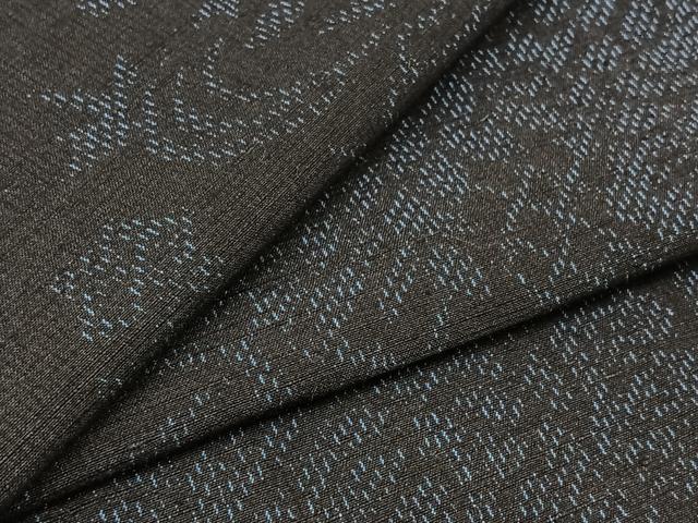 ■■■　サイズ　■■■ 身丈 161cm（肩から） 裄丈 65cm 袖丈 48cm　縫込み 5cm 袖幅 33cm 前幅 24cm 後幅 30cm 着物縫いこみ 内揚げ 0cm 裄 お袖側 約1.5cm　身頃側 約2cm ■■■　商品詳細　■■■ 【正絹】 状態は特に目立ったシミ汚れなどもなく大変良い状態です。 大変上質な逸品になります。 お安く出品致しますので、是非この機会にいかがでしょうか？ ■■■　注意事項　■■■ ■モニター発色の具合により色合いが異なる場合がございます。 ■寸法は多少の誤差が生じる場合がございますのでご了承ください。 ■縫込みの長さが左右非対称の場合は短い部分を記載しております。 左右非対称であってもご返品・お値引き等の保証は出来かねますので、ご了承の上ご購入をお願い致します。 ■シミ等のチェックには注意を払っておりますが、見落としがある場合もございますし、個人の見解も様々ですので神経質な方のご購入はお控えください。 ■箪笥に入っておりました着物や帯なので畳みシワや匂いがあるものもございます。 ■お休みは基本的に土日祝となりますが、その他臨時でお休みする場合がございますのでご了承ください。 ■商品の発送は平日のみの発送となります。 ■夜間と土曜、日曜日はお問い合わせの回答が遅れる場合がございます。 ■当店では、お直し、紋入れ、お手入れ等は承っておりません。 ■生地の状態（ヤケ、経年劣化等）によってはサイズ直しが出来ない場合がございます。 その点もどうかご了承のうえ、ご購入をお願いいたします。 ■弊社で取り扱う商品は一点ものにつき、時期や在庫状況に応じて金額が変更となる場合がございます。 ■検針は行っておりません。予めご了承いただきますようお願いいたします。 ■【洗える着物】と記載のある商品におきましては、商品お届け後に洗濯を行ってしまってからのご返品にはご対応しかねます。 念の為、専門店でのお手入れをお願いいたします。 ■着物のサイズ目安は下記を参考ください↓ ＜女性着物＞　お端折り次第で＋5?　−10?が着用可能サイズ 　例）身丈170?の場合、身長160?〜175? ＜男性着物＞　身丈＋約25?〜27?程が適応身長 　例）身丈155?の場合、身長180〜182?