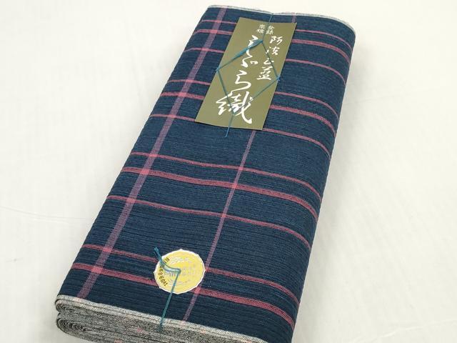 ■■■　サイズ　■■■ 長さ　　着尺分あり 幅　　　約36cm ■■■　商品詳細　■■■ 【綿・未使用】 状態は接写画像のように表地所々に薄い汚れがございます。 徳島県の伝統的な綿織物で、 国によって伝統的工芸品に指定されている阿波しじら織。 かつて徳島藩では庶民の絹織物の着用が禁じられており、 綿織物をよりお洒落に楽しみたいという人々の思いから生まれた織物です。 大変上質な逸品になります。 お安く出品致しますので、是非この機会にいかがでしょうか？ ■■■　注意事項　■■■ ■モニター発色の具合により色合いが異なる場合がございます。 ■寸法は多少の誤差が生じる場合がございますのでご了承ください。 ■縫込みの長さが左右非対称の場合は短い部分を記載しております。 左右非対称であってもご返品・お値引き等の保証は出来かねますので、ご了承の上ご購入をお願い致します。 ■シミ等のチェックには注意を払っておりますが、見落としがある場合もございますし、個人の見解も様々ですので神経質な方のご購入はお控えください。 ■箪笥に入っておりました着物や帯なので畳みシワや匂いがあるものもございます。 ■お休みは基本的に土日祝となりますが、その他臨時でお休みする場合がございますのでご了承ください。 ■商品の発送は平日のみの発送となります。 ■夜間と土曜、日曜日はお問い合わせの回答が遅れる場合がございます。 ■当店では、お直し、紋入れ、お手入れ等は承っておりません。 ■生地の状態（ヤケ、経年劣化等）によってはサイズ直しが出来ない場合がございます。 その点もどうかご了承のうえ、ご購入をお願いいたします。 ■弊社で取り扱う商品は一点ものにつき、時期や在庫状況に応じて金額が変更となる場合がございます。 ■検針は行っておりません。予めご了承いただきますようお願いいたします。 ■【洗える着物】と記載のある商品におきましては、商品お届け後に洗濯を行ってしまってからのご返品にはご対応しかねます。 念の為、専門店でのお手入れをお願いいたします。 ■写真に写っている物が全てになります。それ以外の付属品はございませんのでご了承ください。 ■状態に関する写真につきましては、掲載可能な写真枚数に限りがあるため、各箇所につき1枚参考画像を掲載しております。 ■着物のサイズ目安は下記を参考ください↓ ＜女性着物＞　お端折り次第で＋5cm　－1cmが着用可能サイズ 　例）身丈170cmの場合、身長160cm～175cm ＜男性着物＞　身丈＋約25cm～27cm程が適応身長 　例）身丈155cmの場合、身長180～182cm