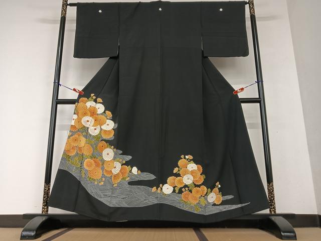 平和屋着物●豪華黒留袖 友禅 駒刺繍 立波菊文 金彩 正絹 逸品 AAAY0176zg