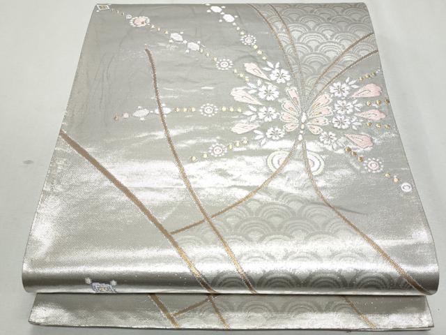■■■　サイズ　■■■ 長さ 424cm 幅 31cm程 ■■■　商品詳細　■■■ 【正絹・芯なし】 詳細に関しましては、画像をご確認ください。 大変上質な逸品になります。 お安く出品致しますので、是非この機会にいかがでしょうか？ ■■■　注意事項　■■■ ■モニター発色の具合により色合いが異なる場合がございます。 ■寸法は多少の誤差が生じる場合がございますのでご了承ください。 ■縫込みの長さが左右非対称の場合は短い部分を記載しております。 左右非対称であってもご返品・お値引き等の保証は出来かねますので、ご了承の上ご購入をお願い致します。 ■シミ等のチェックには注意を払っておりますが、見落としがある場合もございますし、個人の見解も様々ですので神経質な方のご購入はお控えください。 ■箪笥に入っておりました着物や帯なので畳みシワや匂いがあるものもございます。 ■お休みは基本的に土日祝となりますが、その他臨時でお休みする場合がございますのでご了承ください。 ■商品の発送は平日のみの発送となります。 ■夜間と土曜、日曜日はお問い合わせの回答が遅れる場合がございます。 ■当店では、お直し、紋入れ、お手入れ等は承っておりません。 ■生地の状態（ヤケ、経年劣化等）によってはサイズ直しが出来ない場合がございます。 その点もどうかご了承のうえ、ご購入をお願いいたします。 ■弊社で取り扱う商品は一点ものにつき、時期や在庫状況に応じて金額が変更となる場合がございます。 ■検針は行っておりません。予めご了承いただきますようお願いいたします。 ■【洗える着物】と記載のある商品におきましては、商品お届け後に洗濯を行ってしまってからのご返品にはご対応しかねます。 念の為、専門店でのお手入れをお願いいたします。 ■着物のサイズ目安は下記を参考ください↓ ＜女性着物＞　お端折り次第で＋5cm　−1cmが着用可能サイズ 　例）身丈170cmの場合、身長160cm〜175cm ＜男性着物＞　身丈＋約25cm〜27cm程が適応身長 　例）身丈155cmの場合、身長180〜182cm
