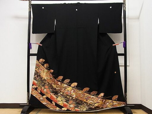 平和屋着物■豪華 黒留袖 世界的ファッションデザイナー 山本寛斎 駒刺繍 貝桶扇面花鳥文 暈し染め 金彩 逸品 CAAD8254id 平和屋着物■豪華 黒留袖 世界的ファッションデザイナー 山本寛斎 駒刺繍 貝桶扇面花鳥文 暈し染め 金彩 逸品 CAAD8254id