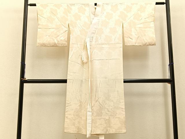 ■■■　サイズ　■■■ 身丈 125cm（肩から） 裄丈 61cm 袖丈 45cm　縫込み 3.5cm 袖幅 30cm 前幅 29cm 後幅 30cm 着物縫いこみ 内揚げ 0cm 裄 お袖側 約1cm　身頃側 約0cm ■■■　商品詳細　■■■ 【正絹・無双仕立て】 状態は画像を添付しておりますので、そちらをご確認下さいますよう宜しくお願い致します。 大変上質な逸品になります。 お安く出品致しますので、是非この機会にいかがでしょうか？ ■■■　注意事項　■■■ ■モニター発色の具合により色合いが異なる場合がございます。 ■寸法は多少の誤差が生じる場合がございますのでご了承ください。 ■縫込みの長さが左右非対称の場合は短い部分を記載しております。 左右非対称であってもご返品・お値引き等の保証は出来かねますので、ご了承の上ご購入をお願い致します。 ■シミ等のチェックには注意を払っておりますが、見落としがある場合もございますし、個人の見解も様々ですので神経質な方のご購入はお控えください。 ■箪笥に入っておりました着物や帯なので畳みシワや匂いがあるものもございます。 ■お休みは基本的に土日祝となりますが、その他臨時でお休みする場合がございますのでご了承ください。 ■商品の発送は平日のみの発送となります。 ■夜間と土曜、日曜日はお問い合わせの回答が遅れる場合がございます。 ■当店では、お直し、紋入れ、お手入れ等は承っておりません。 ■生地の状態（ヤケ、経年劣化等）によってはサイズ直しが出来ない場合がございます。 その点もどうかご了承のうえ、ご購入をお願いいたします。 ■弊社で取り扱う商品は一点ものにつき、時期や在庫状況に応じて金額が変更となる場合がございます。 ■検針は行っておりません。予めご了承いただきますようお願いいたします。 ■【洗える着物】と記載のある商品におきましては、商品お届け後に洗濯を行ってしまってからのご返品にはご対応しかねます。 念の為、専門店でのお手入れをお願いいたします。 ■写真に写っている物が全てになります。それ以外の付属品はございませんのでご了承ください。 ■状態に関する写真につきましては、掲載可能な写真枚数に限りがあるため、各箇所につき1枚参考画像を掲載しております。 ■着物のサイズ目安は下記を参考ください↓ ＜女性着物＞　お端折り次第で＋5cm　−1cmが着用可能サイズ 　例）身丈170cmの場合、身長160cm〜175cm ＜男性着物＞　身丈＋約25cm〜27cm程が適応身長 　例）身丈155cmの場合、身長180〜182cm