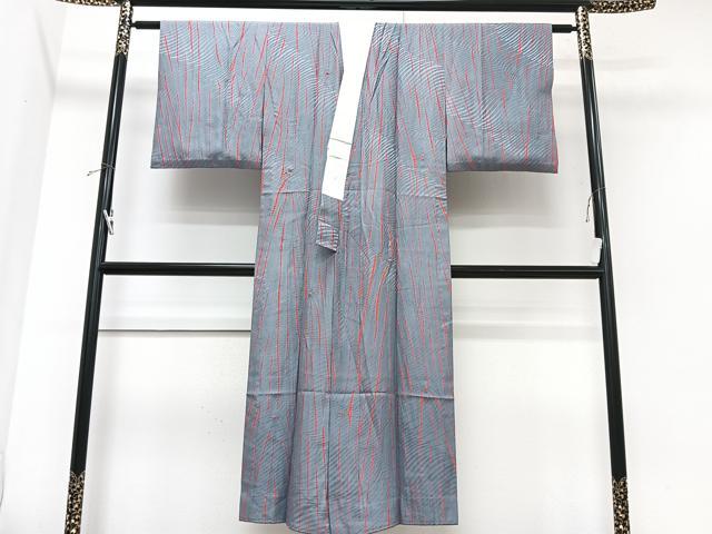 ■■■　サイズ　■■■ 身丈 143cm（肩から） 裄丈 64cm 袖丈 47cm　縫込み 2.5cm 袖幅 32.5cm 前幅 29cm 後幅 31cm 着物縫いこみ 内揚げ 0cm 裄 お袖側 約2cm　身頃側 約2cm ■■■　商品詳細　■■■ 【正絹】 状態は画像を添付しておりますので、そちらをご確認下さいますよう宜しくお願い致します。 大変上質な逸品になります。 お安く出品致しますので、是非この機会にいかがでしょうか？ ■■■　注意事項　■■■ ■モニター発色の具合により色合いが異なる場合がございます。 ■寸法は多少の誤差が生じる場合がございますのでご了承ください。 ■縫込みの長さが左右非対称の場合は短い部分を記載しております。 左右非対称であってもご返品・お値引き等の保証は出来かねますので、ご了承の上ご購入をお願い致します。 ■シミ等のチェックには注意を払っておりますが、見落としがある場合もございますし、個人の見解も様々ですので神経質な方のご購入はお控えください。 ■箪笥に入っておりました着物や帯なので畳みシワや匂いがあるものもございます。 ■お休みは基本的に土日祝となりますが、その他臨時でお休みする場合がございますのでご了承ください。 ■商品の発送は平日のみの発送となります。 ■夜間と土曜、日曜日はお問い合わせの回答が遅れる場合がございます。 ■当店では、お直し、紋入れ、お手入れ等は承っておりません。 ■生地の状態（ヤケ、経年劣化等）によってはサイズ直しが出来ない場合がございます。 その点もどうかご了承のうえ、ご購入をお願いいたします。 ■弊社で取り扱う商品は一点ものにつき、時期や在庫状況に応じて金額が変更となる場合がございます。 ■検針は行っておりません。予めご了承いただきますようお願いいたします。 ■【洗える着物】と記載のある商品におきましては、商品お届け後に洗濯を行ってしまってからのご返品にはご対応しかねます。 念の為、専門店でのお手入れをお願いいたします。 ■写真に写っている物が全てになります。それ以外の付属品はございませんのでご了承ください。 ■状態に関する写真につきましては、掲載可能な写真枚数に限りがあるため、各箇所につき1枚参考画像を掲載しております。 ■着物のサイズ目安は下記を参考ください↓ ＜女性着物＞　お端折り次第で＋5cm　−1cmが着用可能サイズ 　例）身丈170cmの場合、身長160cm〜175cm ＜男性着物＞　身丈＋約25cm〜27cm程が適応身長 　例）身丈155cmの場合、身長180〜182cm