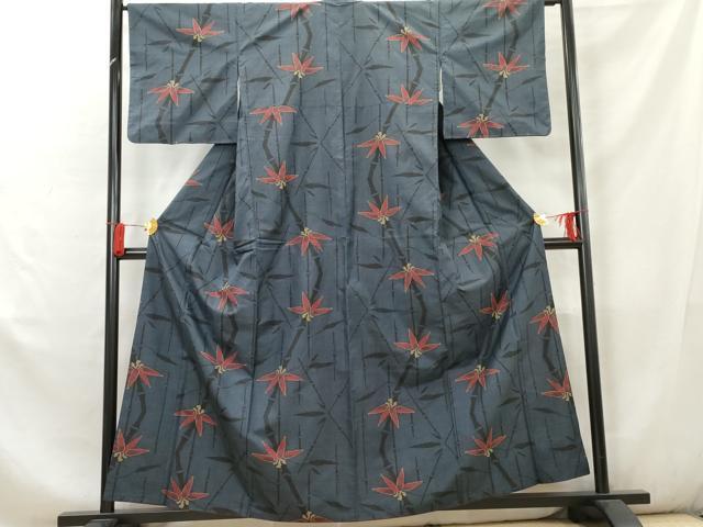 ■■■　サイズ　■■■ 身丈 157cm（肩から） 裄丈 65cm 袖丈 47.5cm　縫込み 1.5cm 袖幅 32.5cm 前幅 25cm 後幅 30.5cm 着物縫いこみ 内揚げ 0cm 裄 お袖側 約2cm　身頃側 約2cm ■■■　商品詳細　■■■ 【正絹】 状態は画像を添付しておりますので、そちらをご確認下さいますよう宜しくお願い致します。 大変上質な逸品になります。 お安く出品致しますので、是非この機会にいかがでしょうか？ ■■■　注意事項　■■■ ■モニター発色の具合により色合いが異なる場合がございます。 ■寸法は多少の誤差が生じる場合がございますのでご了承ください。 ■縫込みの長さが左右非対称の場合は短い部分を記載しております。 左右非対称であってもご返品・お値引き等の保証は出来かねますので、ご了承の上ご購入をお願い致します。 ■シミ等のチェックには注意を払っておりますが、見落としがある場合もございますし、個人の見解も様々ですので神経質な方のご購入はお控えください。 ■箪笥に入っておりました着物や帯なので畳みシワや匂いがあるものもございます。 ■お休みは基本的に土日祝となりますが、その他臨時でお休みする場合がございますのでご了承ください。 ■商品の発送は平日のみの発送となります。 ■夜間と土曜、日曜日はお問い合わせの回答が遅れる場合がございます。 ■当店では、お直し、紋入れ、お手入れ等は承っておりません。 ■生地の状態（ヤケ、経年劣化等）によってはサイズ直しが出来ない場合がございます。 その点もどうかご了承のうえ、ご購入をお願いいたします。 ■弊社で取り扱う商品は一点ものにつき、時期や在庫状況に応じて金額が変更となる場合がございます。 ■検針は行っておりません。予めご了承いただきますようお願いいたします。 ■【洗える着物】と記載のある商品におきましては、商品お届け後に洗濯を行ってしまってからのご返品にはご対応しかねます。 念の為、専門店でのお手入れをお願いいたします。 ■着物のサイズ目安は下記を参考ください↓ ＜女性着物＞　お端折り次第で＋5cm　−1cmが着用可能サイズ 　例）身丈170cmの場合、身長160cm〜175cm ＜男性着物＞　身丈＋約25cm〜27cm程が適応身長 　例）身丈155cmの場合、身長180〜182cm