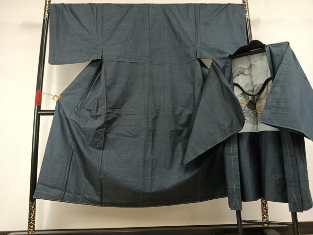 ■■■　サイズ　■■■ 【着物】 身丈 142cm（肩から） 裄丈 70cm 袖丈 46cm　縫込み 4.5cm 袖幅 36cm 前幅 25cm 後幅 31cm 着物縫いこみ 内揚げ 8cm 裄 お袖側 約3cm　身頃側 約4.5cm 【羽織】 身丈 86cm（肩から） 裄丈 70.5cm 袖丈 47cm　縫込み 2.5cm 袖幅 36.5cm 前幅 19cm 後幅 31cm 裄 お袖側 約1cm　身頃側 約3.5cm ■■■　商品詳細　■■■ 【正絹】 状態は特に目立ったシミ汚れなどもなく大変良い状態です。 大変上質な逸品になります。 お安く出品致しますので、是非この機会にいかがでしょうか？ ■■■　注意事項　■■■ ■モニター発色の具合により色合いが異なる場合がございます。 ■寸法は多少の誤差が生じる場合がございますのでご了承ください。 ■縫込みの長さが左右非対称の場合は短い部分を記載しております。 左右非対称であってもご返品・お値引き等の保証は出来かねますので、ご了承の上ご購入をお願い致します。 ■シミ等のチェックには注意を払っておりますが、見落としがある場合もございますし、個人の見解も様々ですので神経質な方のご購入はお控えください。 ■箪笥に入っておりました着物や帯なので畳みシワや匂いがあるものもございます。 ■お休みは基本的に土日祝となりますが、その他臨時でお休みする場合がございますのでご了承ください。 ■商品の発送は平日のみの発送となります。 ■夜間と土曜、日曜日はお問い合わせの回答が遅れる場合がございます。 ■当店では、お直し、紋入れ、お手入れ等は承っておりません。 ■生地の状態（ヤケ、経年劣化等）によってはサイズ直しが出来ない場合がございます。 その点もどうかご了承のうえ、ご購入をお願いいたします。 ■弊社で取り扱う商品は一点ものにつき、時期や在庫状況に応じて金額が変更となる場合がございます。 ■検針は行っておりません。予めご了承いただきますようお願いいたします。 ■【洗える着物】と記載のある商品におきましては、商品お届け後に洗濯を行ってしまってからのご返品にはご対応しかねます。 念の為、専門店でのお手入れをお願いいたします。 ■写真に写っている物が全てになります。それ以外の付属品はございませんのでご了承ください。 ■状態に関する写真につきましては、掲載可能な写真枚数に限りがあるため、各箇所につき1枚参考画像を掲載しております。 ■着物のサイズ目安は下記を参考ください↓ ＜女性着物＞　お端折り次第で＋5cm　－1cmが着用可能サイズ 　例）身丈170cmの場合、身長160cm～175cm ＜男性着物＞　身丈＋約25cm～27cm程が適応身長 　例）身丈155cmの場合、身長180～182cm