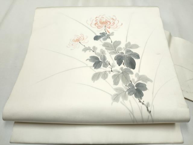 ■■■　サイズ　■■■ 長さ 359.5cm 幅 30.5cm程 ■■■　商品詳細　■■■ 【正絹】 状態は接写画像のようにたれ先・表地所々・裏地・前柄・胴回り〜手先に汚れがございます。 大変上質な逸品になりますのでぜひお手入れをされてお召しになられてはいかがでしょうか。 お安く出品致しますので、是非この機会にいかがでしょうか？ ■■■　注意事項　■■■ ■モニター発色の具合により色合いが異なる場合がございます。 ■寸法は多少の誤差が生じる場合がございますのでご了承ください。 ■縫込みの長さが左右非対称の場合は短い部分を記載しております。 左右非対称であってもご返品・お値引き等の保証は出来かねますので、ご了承の上ご購入をお願い致します。 ■シミ等のチェックには注意を払っておりますが、見落としがある場合もございますし、個人の見解も様々ですので神経質な方のご購入はお控えください。 ■箪笥に入っておりました着物や帯なので畳みシワや匂いがあるものもございます。 ■お休みは基本的に土日祝となりますが、その他臨時でお休みする場合がございますのでご了承ください。 ■商品の発送は平日のみの発送となります。 ■夜間と土曜、日曜日はお問い合わせの回答が遅れる場合がございます。 ■当店では、お直し、紋入れ、お手入れ等は承っておりません。 ■生地の状態（ヤケ、経年劣化等）によってはサイズ直しが出来ない場合がございます。 その点もどうかご了承のうえ、ご購入をお願いいたします。 ■弊社で取り扱う商品は一点ものにつき、時期や在庫状況に応じて金額が変更となる場合がございます。 ■検針は行っておりません。予めご了承いただきますようお願いいたします。 ■【洗える着物】と記載のある商品におきましては、商品お届け後に洗濯を行ってしまってからのご返品にはご対応しかねます。 念の為、専門店でのお手入れをお願いいたします。 ■着物のサイズ目安は下記を参考ください↓ ＜女性着物＞　お端折り次第で＋5cm　−1cmが着用可能サイズ 　例）身丈170cmの場合、身長160cm〜175cm ＜男性着物＞　身丈＋約25cm〜27cm程が適応身長 　例）身丈155cmの場合、身長180〜182cm
