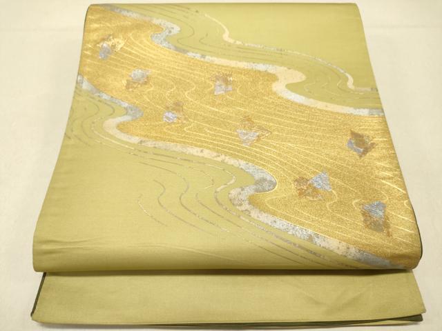 ■■■　サイズ　■■■ 長さ 456cm 幅 31cm程 ■■■　商品詳細　■■■ 【正絹・未仕立て】 詳細に関しましては、画像をご確認ください。 大変上質な逸品になります。 お安く出品致しますので、是非この機会にいかがでしょうか？ ■■■　注意事項　■■■ ■モニター発色の具合により色合いが異なる場合がございます。 ■寸法は多少の誤差が生じる場合がございますのでご了承ください。 ■縫込みの長さが左右非対称の場合は短い部分を記載しております。 左右非対称であってもご返品・お値引き等の保証は出来かねますので、ご了承の上ご購入をお願い致します。 ■シミ等のチェックには注意を払っておりますが、見落としがある場合もございますし、個人の見解も様々ですので神経質な方のご購入はお控えください。 ■箪笥に入っておりました着物や帯なので畳みシワや匂いがあるものもございます。 ■お休みは基本的に土日祝となりますが、その他臨時でお休みする場合がございますのでご了承ください。 ■商品の発送は平日のみの発送となります。 ■夜間と土曜、日曜日はお問い合わせの回答が遅れる場合がございます。 ■当店では、お直し、紋入れ、お手入れ等は承っておりません。 ■生地の状態（ヤケ、経年劣化等）によってはサイズ直しが出来ない場合がございます。 その点もどうかご了承のうえ、ご購入をお願いいたします。 ■弊社で取り扱う商品は一点ものにつき、時期や在庫状況に応じて金額が変更となる場合がございます。 ■検針は行っておりません。予めご了承いただきますようお願いいたします。 ■【洗える着物】と記載のある商品におきましては、商品お届け後に洗濯を行ってしまってからのご返品にはご対応しかねます。 念の為、専門店でのお手入れをお願いいたします。 ■着物のサイズ目安は下記を参考ください↓ ＜女性着物＞　お端折り次第で＋5cm　−1cmが着用可能サイズ 　例）身丈170cmの場合、身長160cm〜175cm ＜男性着物＞　身丈＋約25cm〜27cm程が適応身長 　例）身丈155cmの場合、身長180〜182cm