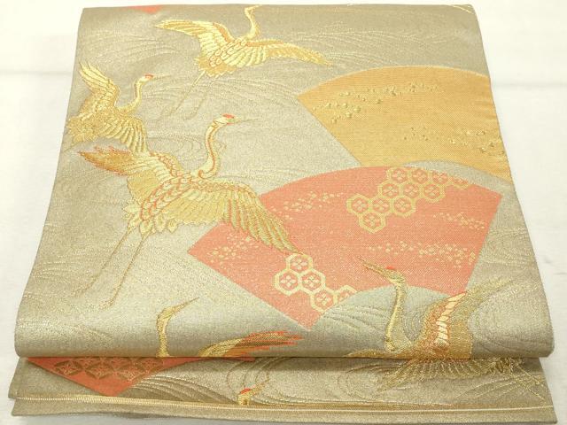 ■■■　サイズ　■■■ 長さ 452cm 幅 31cm程 ■■■　商品詳細　■■■ 【正絹・芯なし】 詳細に関しましては、画像をご確認ください。 大変上質な逸品になります。 お安く出品致しますので、是非この機会にいかがでしょうか？ ※汚れ等に関しましては、着用時には見えない部分になるかと思いますのであまり気にならずお召になれるかと思います。 ■■■　注意事項　■■■ ■モニター発色の具合により色合いが異なる場合がございます。 ■寸法は多少の誤差が生じる場合がございますのでご了承ください。 ■縫込みの長さが左右非対称の場合は短い部分を記載しております。 左右非対称であってもご返品・お値引き等の保証は出来かねますので、ご了承の上ご購入をお願い致します。 ■シミ等のチェックには注意を払っておりますが、見落としがある場合もございますし、個人の見解も様々ですので神経質な方のご購入はお控えください。 ■箪笥に入っておりました着物や帯なので畳みシワや匂いがあるものもございます。 ■お休みは基本的に土日祝となりますが、その他臨時でお休みする場合がございますのでご了承ください。 ■商品の発送は平日のみの発送となります。 ■夜間と土曜、日曜日はお問い合わせの回答が遅れる場合がございます。 ■当店では、お直し、紋入れ、お手入れ等は承っておりません。 ■生地の状態（ヤケ、経年劣化等）によってはサイズ直しが出来ない場合がございます。 その点もどうかご了承のうえ、ご購入をお願いいたします。 ■弊社で取り扱う商品は一点ものにつき、時期や在庫状況に応じて金額が変更となる場合がございます。 ■検針は行っておりません。予めご了承いただきますようお願いいたします。 ■【洗える着物】と記載のある商品におきましては、商品お届け後に洗濯を行ってしまってからのご返品にはご対応しかねます。 念の為、専門店でのお手入れをお願いいたします。 ■着物のサイズ目安は下記を参考ください↓ ＜女性着物＞　お端折り次第で＋5cm　−1cmが着用可能サイズ 　例）身丈170cmの場合、身長160cm〜175cm ＜男性着物＞　身丈＋約25cm〜27cm程が適応身長 　例）身丈155cmの場合、身長180〜182cm