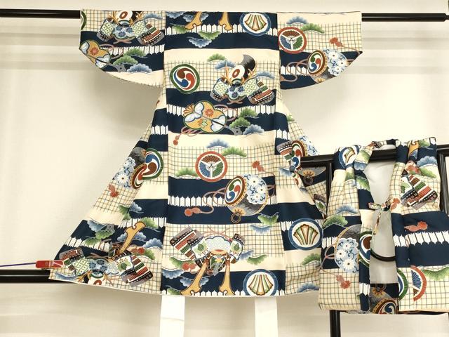 ■■■　サイズ　■■■ 【祝着】 身丈 86.5cm（肩から） 裄丈 41cm（肩上げ　0cm） 袖丈 27cm　縫込み 1.5cm 袖幅 24.5cm 前幅 14.5cm 後幅 17cm 着物縫いこみ 内揚げ 0cm （腰上げ　0cm） 裄 お袖側 約1.5cm　身頃側 約1cm 【羽織】 身丈 44.5cm（肩から） 裄丈 12.5cm（肩上げ　2cm） ■■■　商品詳細　■■■ 着物【正絹】・羽織【正絹】のいずれも 状態は特に目立ったシミ汚れなどもなく大変良い状態です。 大変上質な逸品になります。 お安く出品致しますので、是非この機会にいかがでしょうか？ ■■■　注意事項　■■■ ■モニター発色の具合により色合いが異なる場合がございます。 ■寸法は多少の誤差が生じる場合がございますのでご了承ください。 ■縫込みの長さが左右非対称の場合は短い部分を記載しております。 左右非対称であってもご返品・お値引き等の保証は出来かねますので、ご了承の上ご購入をお願い致します。 ■シミ等のチェックには注意を払っておりますが、見落としがある場合もございますし、個人の見解も様々ですので神経質な方のご購入はお控えください。 ■箪笥に入っておりました着物や帯なので畳みシワや匂いがあるものもございます。 ■お休みは基本的に土日祝となりますが、その他臨時でお休みする場合がございますのでご了承ください。 ■商品の発送は平日のみの発送となります。 ■夜間と土曜、日曜日はお問い合わせの回答が遅れる場合がございます。 ■当店では、お直し、紋入れ、お手入れ等は承っておりません。 ■生地の状態（ヤケ、経年劣化等）によってはサイズ直しが出来ない場合がございます。 その点もどうかご了承のうえ、ご購入をお願いいたします。 ■弊社で取り扱う商品は一点ものにつき、時期や在庫状況に応じて金額が変更となる場合がございます。 ■検針は行っておりません。予めご了承いただきますようお願いいたします。 ■【洗える着物】と記載のある商品におきましては、商品お届け後に洗濯を行ってしまってからのご返品にはご対応しかねます。 念の為、専門店でのお手入れをお願いいたします。 ■写真に写っている物が全てになります。それ以外の付属品はございませんのでご了承ください。 ■状態に関する写真につきましては、掲載可能な写真枚数に限りがあるため、各箇所につき1枚参考画像を掲載しております。 ■着物のサイズ目安は下記を参考ください↓ ＜女性着物＞　お端折り次第で＋5cm　−1cmが着用可能サイズ 　例）身丈170cmの場合、身長160cm〜175cm ＜男性着物＞　身丈＋約25cm〜27cm程が適応身長 　例）身丈155cmの場合、身長180〜182cm