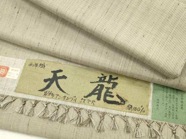 ■■■　サイズ　■■■ 長さ　　着尺分あり 幅　　　約40cm ■■■　商品詳細　■■■ 【正絹・未使用】 状態は特に目立ったシミ汚れなどもなく大変良い状態です。 大変上質な逸品になります。 お安く出品致しますので、是非この機会にいかがでしょうか？ ■■■　注意事項　■■■ ■モニター発色の具合により色合いが異なる場合がございます。 ■寸法は多少の誤差が生じる場合がございますのでご了承ください。 ■縫込みの長さが左右非対称の場合は短い部分を記載しております。 左右非対称であってもご返品・お値引き等の保証は出来かねますので、ご了承の上ご購入をお願い致します。 ■シミ等のチェックには注意を払っておりますが、見落としがある場合もございますし、個人の見解も様々ですので神経質な方のご購入はお控えください。 ■汚れやシミの種類につきましては、専門ではない為、正確な判別が難しく商品説明では種類を特定せず、汚れやシミと記載させております。 恐れ入りますが、ご了承くださいますようお願い申し上げます。 ■箪笥に入っておりました着物や帯なので畳みシワや匂いがあるものもございます。 ■お休みは基本的に土日祝となりますが、その他臨時でお休みする場合がございますのでご了承ください。 ■商品の発送は平日のみの発送となります。 ■夜間と土曜、日曜日はお問い合わせの回答が遅れる場合がございます。 ■当店では、お直し、紋入れ、お手入れ等は承っておりません。 ■生地の状態（ヤケ、経年劣化等）によってはサイズ直しが出来ない場合がございます。 その点もどうかご了承のうえ、ご購入をお願いいたします。 ■弊社で取り扱う商品は一点ものにつき、時期や在庫状況に応じて金額が変更となる場合がございます。 ■検針は行っておりません。予めご了承いただきますようお願いいたします。 ■【洗える着物】と記載のある商品におきましては、商品お届け後に洗濯を行ってしまってからのご返品にはご対応しかねます。 念の為、専門店でのお手入れをお願いいたします。 ■写真に写っている物が全てになります。それ以外の付属品はございませんのでご了承ください。 ■状態に関する写真につきましては、掲載可能な写真枚数に限りがあるため、各箇所につき1枚参考画像を掲載しております。 ■着物のサイズ目安は下記を参考ください↓ ＜女性着物＞　お端折り次第で＋5cm　−1cmが着用可能サイズ 　例）身丈170cmの場合、身長160cm〜175cm ＜男性着物＞　身丈＋約25cm〜27cm程が適応身長 　例）身丈155cmの場合、身長180〜182cm