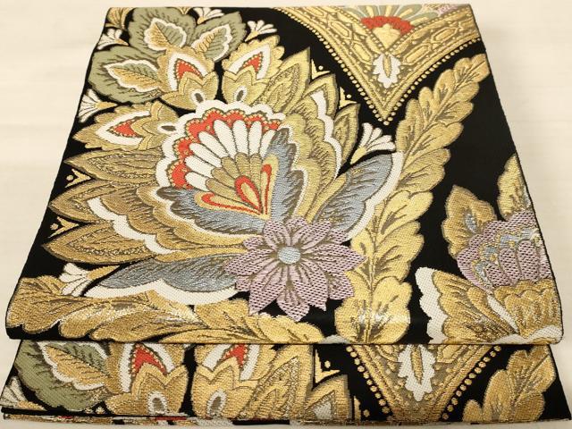 ■■■　サイズ　■■■ 長さ 412cm 幅 31cm程 ■■■　商品詳細　■■■ 【正絹・芯なし】 詳細に関しましては、画像をご確認ください。 大変上質な逸品になります。 お安く出品致しますので、是非この機会にいかがでしょうか？ ※汚れ等に関しましては、着用時には見えない部分になるかと思いますのであまり気にならずお召になれるかと思います。 ■■■　注意事項　■■■ ■モニター発色の具合により色合いが異なる場合がございます。 ■寸法は多少の誤差が生じる場合がございますのでご了承ください。 ■縫込みの長さが左右非対称の場合は短い部分を記載しております。 左右非対称であってもご返品・お値引き等の保証は出来かねますので、ご了承の上ご購入をお願い致します。 ■シミ等のチェックには注意を払っておりますが、見落としがある場合もございますし、個人の見解も様々ですので神経質な方のご購入はお控えください。 ■箪笥に入っておりました着物や帯なので畳みシワや匂いがあるものもございます。 ■お休みは基本的に土日祝となりますが、その他臨時でお休みする場合がございますのでご了承ください。 ■商品の発送は平日のみの発送となります。 ■夜間と土曜、日曜日はお問い合わせの回答が遅れる場合がございます。 ■当店では、お直し、紋入れ、お手入れ等は承っておりません。 ■生地の状態（ヤケ、経年劣化等）によってはサイズ直しが出来ない場合がございます。 その点もどうかご了承のうえ、ご購入をお願いいたします。 ■弊社で取り扱う商品は一点ものにつき、時期や在庫状況に応じて金額が変更となる場合がございます。 ■検針は行っておりません。予めご了承いただきますようお願いいたします。 ■【洗える着物】と記載のある商品におきましては、商品お届け後に洗濯を行ってしまってからのご返品にはご対応しかねます。 念の為、専門店でのお手入れをお願いいたします。 ■着物のサイズ目安は下記を参考ください↓ ＜女性着物＞　お端折り次第で＋5cm　−1cmが着用可能サイズ 　例）身丈170cmの場合、身長160cm〜175cm ＜男性着物＞　身丈＋約25cm〜27cm程が適応身長 　例）身丈155cmの場合、身長180〜182cm