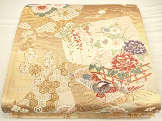 ■■■　サイズ　■■■ 長さ 428cm 幅 31cm程 ■■■　商品詳細　■■■ 【正絹・芯なし】 詳細に関しましては、画像をご確認ください。 大変上質な逸品になります。 お安く出品致しますので、是非この機会にいかがでしょうか？ ■■■　注意事項　■■■ ■モニター発色の具合により色合いが異なる場合がございます。 ■寸法は多少の誤差が生じる場合がございますのでご了承ください。 ■縫込みの長さが左右非対称の場合は短い部分を記載しております。 左右非対称であってもご返品・お値引き等の保証は出来かねますので、ご了承の上ご購入をお願い致します。 ■シミ等のチェックには注意を払っておりますが、見落としがある場合もございますし、個人の見解も様々ですので神経質な方のご購入はお控えください。 ■箪笥に入っておりました着物や帯なので畳みシワや匂いがあるものもございます。 ■お休みは基本的に土日祝となりますが、その他臨時でお休みする場合がございますのでご了承ください。 ■商品の発送は平日のみの発送となります。 ■夜間と土曜、日曜日はお問い合わせの回答が遅れる場合がございます。 ■当店では、お直し、紋入れ、お手入れ等は承っておりません。 ■生地の状態（ヤケ、経年劣化等）によってはサイズ直しが出来ない場合がございます。 その点もどうかご了承のうえ、ご購入をお願いいたします。 ■弊社で取り扱う商品は一点ものにつき、時期や在庫状況に応じて金額が変更となる場合がございます。 ■検針は行っておりません。予めご了承いただきますようお願いいたします。 ■【洗える着物】と記載のある商品におきましては、商品お届け後に洗濯を行ってしまってからのご返品にはご対応しかねます。 念の為、専門店でのお手入れをお願いいたします。 ■着物のサイズ目安は下記を参考ください↓ ＜女性着物＞　お端折り次第で＋5cm　−1cmが着用可能サイズ 　例）身丈170cmの場合、身長160cm〜175cm ＜男性着物＞　身丈＋約25cm〜27cm程が適応身長 　例）身丈155cmの場合、身長180〜182cm
