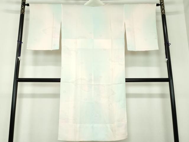 ■■■　サイズ　■■■ 身丈 131cm（肩から） 裄丈 64cm 袖丈 50cm　縫込み 2cm 袖幅 31cm 前幅 30cm 後幅 30.5cm 着物縫いこみ 内揚げ 6.5cm 裄 お袖側 約3.5cm　身頃側 約1cm ■■■　商品詳細　■■■ 【正絹・広衿】 状態は接写画像のように衿に若干のヤケがございますが その他特に目立ったシミ汚れなどもなく大変良い状態です。 大変上質な逸品になります。 お安く出品致しますので、是非この機会にいかがでしょうか？ ■■■　注意事項　■■■ ■モニター発色の具合により色合いが異なる場合がございます。 ■寸法は多少の誤差が生じる場合がございますのでご了承ください。 ■縫込みの長さが左右非対称の場合は短い部分を記載しております。 左右非対称であってもご返品・お値引き等の保証は出来かねますので、ご了承の上ご購入をお願い致します。 ■シミ等のチェックには注意を払っておりますが、見落としがある場合もございますし、個人の見解も様々ですので神経質な方のご購入はお控えください。 ■箪笥に入っておりました着物や帯なので畳みシワや匂いがあるものもございます。 ■お休みは基本的に土日祝となりますが、その他臨時でお休みする場合がございますのでご了承ください。 ■商品の発送は平日のみの発送となります。 ■夜間と土曜、日曜日はお問い合わせの回答が遅れる場合がございます。 ■当店では、お直し、紋入れ、お手入れ等は承っておりません。 ■生地の状態（ヤケ、経年劣化等）によってはサイズ直しが出来ない場合がございます。 その点もどうかご了承のうえ、ご購入をお願いいたします。 ■弊社で取り扱う商品は一点ものにつき、時期や在庫状況に応じて金額が変更となる場合がございます。 ■検針は行っておりません。予めご了承いただきますようお願いいたします。 ■【洗える着物】と記載のある商品におきましては、商品お届け後に洗濯を行ってしまってからのご返品にはご対応しかねます。 念の為、専門店でのお手入れをお願いいたします。 ■着物のサイズ目安は下記を参考ください↓ ＜女性着物＞　お端折り次第で＋5cm　−1cmが着用可能サイズ 　例）身丈170cmの場合、身長160cm〜175cm ＜男性着物＞　身丈＋約25cm〜27cm程が適応身長 　例）身丈155cmの場合、身長180〜182cm