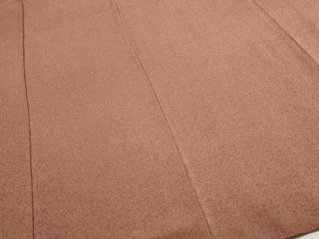 ■■■　サイズ　■■■ 身丈 152cm（肩から） 裄丈 62.5cm 袖丈 45cm　縫込み 3.5cm 袖幅 32cm 前幅 21.5cm 後幅 27.5cm 着物縫いこみ 内揚げ 0cm 裄 お袖側 約4cm　身頃側 約3cm ■■■　商品詳細　■■■ 【正絹】 状態は特に目立ったシミ汚れなどもなく大変良い状態です。 大変上質な逸品になります。 お安く出品致しますので、是非この機会にいかがでしょうか？ ■■■　注意事項　■■■ ■モニター発色の具合により色合いが異なる場合がございます。 ■寸法は多少の誤差が生じる場合がございますのでご了承ください。 ■縫込みの長さが左右非対称の場合は短い部分を記載しております。 左右非対称であってもご返品・お値引き等の保証は出来かねますので、ご了承の上ご購入をお願い致します。 ■シミ等のチェックには注意を払っておりますが、見落としがある場合もございますし、個人の見解も様々ですので神経質な方のご購入はお控えください。 ■箪笥に入っておりました着物や帯なので畳みシワや匂いがあるものもございます。 ■お休みは基本的に土日祝となりますが、その他臨時でお休みする場合がございますのでご了承ください。 ■商品の発送は平日のみの発送となります。 ■夜間と土曜、日曜日はお問い合わせの回答が遅れる場合がございます。 ■当店では、お直し、紋入れ、お手入れ等は承っておりません。 ■生地の状態（ヤケ、経年劣化等）によってはサイズ直しが出来ない場合がございます。 その点もどうかご了承のうえ、ご購入をお願いいたします。 ■弊社で取り扱う商品は一点ものにつき、時期や在庫状況に応じて金額が変更となる場合がございます。 ■検針は行っておりません。予めご了承いただきますようお願いいたします。 ■【洗える着物】と記載のある商品におきましては、商品お届け後に洗濯を行ってしまってからのご返品にはご対応しかねます。 念の為、専門店でのお手入れをお願いいたします。 ■着物のサイズ目安は下記を参考ください↓ ＜女性着物＞　お端折り次第で＋5cm　−1cmが着用可能サイズ 　例）身丈170cmの場合、身長160cm〜175cm ＜男性着物＞　身丈＋約25cm〜27cm程が適応身長 　例）身丈155cmの場合、身長180〜182cm