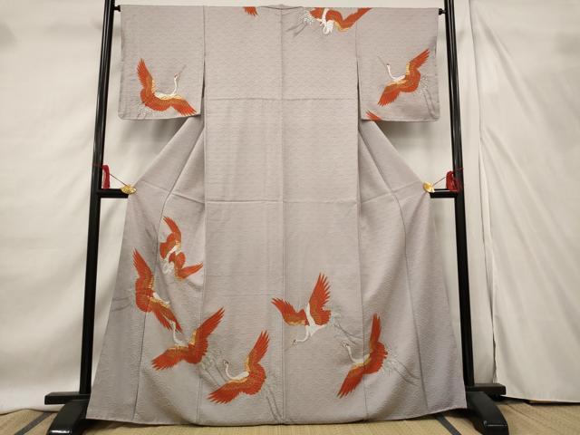 ■■■　サイズ　■■■ 身丈 166.5cm（肩から） 裄丈 64cm 袖丈 49cm　縫込み 3cm 袖幅 33cm 前幅 23.5cm 後幅 30cm 着物縫いこみ 内揚げ 4cm 裄 お袖側 約0cm　身頃側 約2cm ■■■　商品詳細　■■■ 【正絹】 状態は画像を添付しておりますので、そちらをご確認下さいますよう宜しくお願い致します。 大変上質な逸品になります。 お安く出品致しますので、是非この機会にいかがでしょうか？ ■■■　注意事項　■■■ ■モニター発色の具合により色合いが異なる場合がございます。 ■寸法は多少の誤差が生じる場合がございますのでご了承ください。 ■縫込みの長さが左右非対称の場合は短い部分を記載しております。 左右非対称であってもご返品・お値引き等の保証は出来かねますので、ご了承の上ご購入をお願い致します。 ■シミ等のチェックには注意を払っておりますが、見落としがある場合もございますし、個人の見解も様々ですので神経質な方のご購入はお控えください。 ■箪笥に入っておりました着物や帯なので畳みシワや匂いがあるものもございます。 ■お休みは基本的に土日祝となりますが、その他臨時でお休みする場合がございますのでご了承ください。 ■商品の発送は平日のみの発送となります。 ■夜間と土曜、日曜日はお問い合わせの回答が遅れる場合がございます。 ■当店では、お直し、紋入れ、お手入れ等は承っておりません。 ■生地の状態（ヤケ、経年劣化等）によってはサイズ直しが出来ない場合がございます。 その点もどうかご了承のうえ、ご購入をお願いいたします。 ■弊社で取り扱う商品は一点ものにつき、時期や在庫状況に応じて金額が変更となる場合がございます。 ■検針は行っておりません。予めご了承いただきますようお願いいたします。 ■【洗える着物】と記載のある商品におきましては、商品お届け後に洗濯を行ってしまってからのご返品にはご対応しかねます。 念の為、専門店でのお手入れをお願いいたします。 ■着物のサイズ目安は下記を参考ください↓ ＜女性着物＞　お端折り次第で＋5cm　−1cmが着用可能サイズ 　例）身丈170cmの場合、身長160cm〜175cm ＜男性着物＞　身丈＋約25cm〜27cm程が適応身長 　例）身丈155cmの場合、身長180〜182cm
