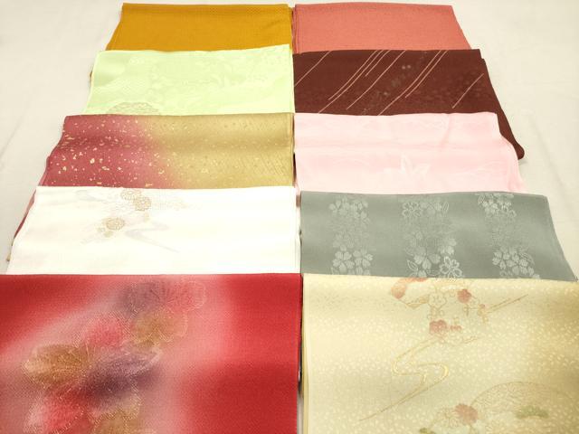 ■■■　商品詳細　■■■ 【正絹】 状態は特に目立ったシミ汚れなどもなく大変良い状態です。 大変上質な逸品になります。 お安く出品致しますので、是非この機会にいかがでしょうか？ ■■■　注意事項　■■■ ■モニター発色の具合により色合いが異なる場合がございます。 ■寸法は多少の誤差が生じる場合がございますのでご了承ください。 ■縫込みの長さが左右非対称の場合は短い部分を記載しております。 左右非対称であってもご返品・お値引き等の保証は出来かねますので、ご了承の上ご購入をお願い致します。 ■シミ等のチェックには注意を払っておりますが、見落としがある場合もございますし、個人の見解も様々ですので神経質な方のご購入はお控えください。 ■箪笥に入っておりました着物や帯なので畳みシワや匂いがあるものもございます。 ■お休みは基本的に土日祝となりますが、その他臨時でお休みする場合がございますのでご了承ください。 ■商品の発送は平日のみの発送となります。 ■夜間と土曜、日曜日はお問い合わせの回答が遅れる場合がございます。 ■当店では、お直し、紋入れ、お手入れ等は承っておりません。 ■生地の状態（ヤケ、経年劣化等）によってはサイズ直しが出来ない場合がございます。 その点もどうかご了承のうえ、ご購入をお願いいたします。 ■弊社で取り扱う商品は一点ものにつき、時期や在庫状況に応じて金額が変更となる場合がございます。 ■検針は行っておりません。予めご了承いただきますようお願いいたします。 ■【洗える着物】と記載のある商品におきましては、商品お届け後に洗濯を行ってしまってからのご返品にはご対応しかねます。 念の為、専門店でのお手入れをお願いいたします。 ■着物のサイズ目安は下記を参考ください↓ ＜女性着物＞　お端折り次第で＋5cm　−1cmが着用可能サイズ 　例）身丈170cmの場合、身長160cm〜175cm ＜男性着物＞　身丈＋約25cm〜27cm程が適応身長 　例）身丈155cmの場合、身長180〜182cm