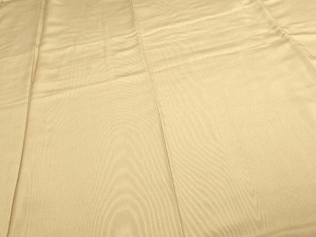 ■■■　サイズ　■■■ 身丈 167cm（肩から） 裄丈 65cm 袖丈 48.5cm　縫込み 7cm 袖幅 33.5cm 前幅 23.5cm 後幅 29cm 着物縫いこみ 内揚げ 5cm 裄 お袖側 約1.5cm　身頃側 約1.5cm ■■■　商品詳細　■■■ 【正絹・紋なし・未使用】 状態は特に目立ったシミ汚れなどもなく大変良い状態です。 大変上質な逸品になります。 お安く出品致しますので、是非この機会にいかがでしょうか？ ■■■　注意事項　■■■ ■モニター発色の具合により色合いが異なる場合がございます。 ■寸法は多少の誤差が生じる場合がございますのでご了承ください。 ■縫込みの長さが左右非対称の場合は短い部分を記載しております。 左右非対称であってもご返品・お値引き等の保証は出来かねますので、ご了承の上ご購入をお願い致します。 ■シミ等のチェックには注意を払っておりますが、見落としがある場合もございますし、個人の見解も様々ですので神経質な方のご購入はお控えください。 ■箪笥に入っておりました着物や帯なので畳みシワや匂いがあるものもございます。 ■お休みは基本的に土日祝となりますが、その他臨時でお休みする場合がございますのでご了承ください。 ■商品の発送は平日のみの発送となります。 ■夜間と土曜、日曜日はお問い合わせの回答が遅れる場合がございます。 ■当店では、お直し、紋入れ、お手入れ等は承っておりません。 ■生地の状態（ヤケ、経年劣化等）によってはサイズ直しが出来ない場合がございます。 その点もどうかご了承のうえ、ご購入をお願いいたします。 ■弊社で取り扱う商品は一点ものにつき、時期や在庫状況に応じて金額が変更となる場合がございます。 ■検針は行っておりません。予めご了承いただきますようお願いいたします。 ■【洗える着物】と記載のある商品におきましては、商品お届け後に洗濯を行ってしまってからのご返品にはご対応しかねます。 念の為、専門店でのお手入れをお願いいたします。 ■着物のサイズ目安は下記を参考ください↓ ＜女性着物＞　お端折り次第で＋5cm　−1cmが着用可能サイズ 　例）身丈170cmの場合、身長160cm〜175cm ＜男性着物＞　身丈＋約25cm〜27cm程が適応身長 　例）身丈155cmの場合、身長180〜182cm