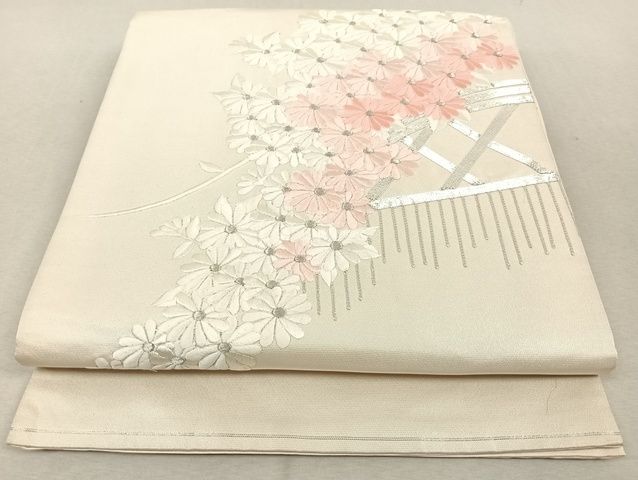 ■■■　サイズ　■■■ 長さ 428cm 幅 31cm程 ■■■　商品詳細　■■■ 【正絹・関西仕立て】 詳細に関しましては、画像をご確認ください。 大変上質な逸品になります。 お安く出品致しますので、是非この機会にいかがでしょうか？ ■■■　注意事項　■■■ ■モニター発色の具合により色合いが異なる場合がございます。 ■寸法は多少の誤差が生じる場合がございますのでご了承ください。 ■縫込みの長さが左右非対称の場合は短い部分を記載しております。 左右非対称であってもご返品・お値引き等の保証は出来かねますので、ご了承の上ご購入をお願い致します。 ■シミ等のチェックには注意を払っておりますが、見落としがある場合もございますし、個人の見解も様々ですので神経質な方のご購入はお控えください。 ■箪笥に入っておりました着物や帯なので畳みシワや匂いがあるものもございます。 ■お休みは基本的に土日祝となりますが、その他臨時でお休みする場合がございますのでご了承ください。 ■商品の発送は平日のみの発送となります。 ■夜間と土曜、日曜日はお問い合わせの回答が遅れる場合がございます。 ■当店では、お直し、紋入れ、お手入れ等は承っておりません。 ■生地の状態（ヤケ、経年劣化等）によってはサイズ直しが出来ない場合がございます。 その点もどうかご了承のうえ、ご購入をお願いいたします。 ■弊社で取り扱う商品は一点ものにつき、時期や在庫状況に応じて金額が変更となる場合がございます。 ■検針は行っておりません。予めご了承いただきますようお願いいたします。 ■【洗える着物】と記載のある商品におきましては、商品お届け後に洗濯を行ってしまってからのご返品にはご対応しかねます。 念の為、専門店でのお手入れをお願いいたします。 ■着物のサイズ目安は下記を参考ください↓ ＜女性着物＞　お端折り次第で＋5cm　−1cmが着用可能サイズ 　例）身丈170cmの場合、身長160cm〜175cm ＜男性着物＞　身丈＋約25cm〜27cm程が適応身長 　例）身丈155cmの場合、身長180〜182cm