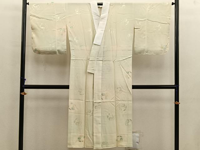 ■■■　サイズ　■■■ 身丈 131cm（肩から） 裄丈 65.5cm 袖丈 48cm　縫込み 4.5cm 袖幅 33cm 前幅 28.5cm 後幅 31.5cm 着物縫いこみ 内揚げ 4cm 裄 お袖側 約3cm　身頃側 約2.5cm ■■■　商品詳細　■■■ 【正絹】 状態は画像を添付しておりますので、そちらをご確認下さいますよう宜しくお願い致します。 大変上質な逸品になります。 お安く出品致しますので、是非この機会にいかがでしょうか？ ■■■　注意事項　■■■ ■モニター発色の具合により色合いが異なる場合がございます。 ■寸法は多少の誤差が生じる場合がございますのでご了承ください。 ■縫込みの長さが左右非対称の場合は短い部分を記載しております。 左右非対称であってもご返品・お値引き等の保証は出来かねますので、ご了承の上ご購入をお願い致します。 ■シミ等のチェックには注意を払っておりますが、見落としがある場合もございますし、個人の見解も様々ですので神経質な方のご購入はお控えください。 ■箪笥に入っておりました着物や帯なので畳みシワや匂いがあるものもございます。 ■お休みは基本的に土日祝となりますが、その他臨時でお休みする場合がございますのでご了承ください。 ■商品の発送は平日のみの発送となります。 ■夜間と土曜、日曜日はお問い合わせの回答が遅れる場合がございます。 ■当店では、お直し、紋入れ、お手入れ等は承っておりません。 ■生地の状態（ヤケ、経年劣化等）によってはサイズ直しが出来ない場合がございます。 その点もどうかご了承のうえ、ご購入をお願いいたします。 ■弊社で取り扱う商品は一点ものにつき、時期や在庫状況に応じて金額が変更となる場合がございます。 ■検針は行っておりません。予めご了承いただきますようお願いいたします。 ■【洗える着物】と記載のある商品におきましては、商品お届け後に洗濯を行ってしまってからのご返品にはご対応しかねます。 念の為、専門店でのお手入れをお願いいたします。 ■写真に写っている物が全てになります。それ以外の付属品はございませんのでご了承ください。 ■状態に関する写真につきましては、掲載可能な写真枚数に限りがあるため、各箇所につき1枚参考画像を掲載しております。 ■着物のサイズ目安は下記を参考ください↓ ＜女性着物＞　お端折り次第で＋5cm　－1cmが着用可能サイズ 　例）身丈170cmの場合、身長160cm～175cm ＜男性着物＞　身丈＋約25cm～27cm程が適応身長 　例）身丈155cmの場合、身長180～182cm