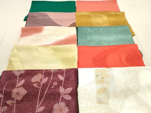 ■■■　商品詳細　■■■ 【正絹】 状態は特に目立ったシミ汚れなどもなく大変良い状態です。 大変上質な逸品になります。 お安く出品致しますので、是非この機会にいかがでしょうか？ ■■■　注意事項　■■■ ■モニター発色の具合により色合いが異なる場合がございます。 ■寸法は多少の誤差が生じる場合がございますのでご了承ください。 ■縫込みの長さが左右非対称の場合は短い部分を記載しております。 左右非対称であってもご返品・お値引き等の保証は出来かねますので、ご了承の上ご購入をお願い致します。 ■シミ等のチェックには注意を払っておりますが、見落としがある場合もございますし、個人の見解も様々ですので神経質な方のご購入はお控えください。 ■箪笥に入っておりました着物や帯なので畳みシワや匂いがあるものもございます。 ■お休みは基本的に土日祝となりますが、その他臨時でお休みする場合がございますのでご了承ください。 ■商品の発送は平日のみの発送となります。 ■夜間と土曜、日曜日はお問い合わせの回答が遅れる場合がございます。 ■当店では、お直し、紋入れ、お手入れ等は承っておりません。 ■生地の状態（ヤケ、経年劣化等）によってはサイズ直しが出来ない場合がございます。 その点もどうかご了承のうえ、ご購入をお願いいたします。 ■弊社で取り扱う商品は一点ものにつき、時期や在庫状況に応じて金額が変更となる場合がございます。 ■検針は行っておりません。予めご了承いただきますようお願いいたします。 ■【洗える着物】と記載のある商品におきましては、商品お届け後に洗濯を行ってしまってからのご返品にはご対応しかねます。 念の為、専門店でのお手入れをお願いいたします。 ■着物のサイズ目安は下記を参考ください↓ ＜女性着物＞　お端折り次第で＋5cm　−1cmが着用可能サイズ 　例）身丈170cmの場合、身長160cm〜175cm ＜男性着物＞　身丈＋約25cm〜27cm程が適応身長 　例）身丈155cmの場合、身長180〜182cm