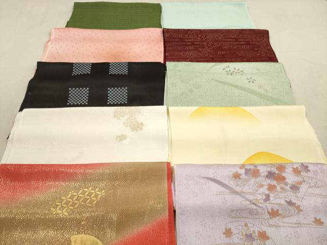 ■■■　商品詳細　■■■ 【正絹】 状態は特に目立ったシミ汚れなどもなく大変良い状態です。 大変上質な逸品になります。 お安く出品致しますので、是非この機会にいかがでしょうか？ ■■■　注意事項　■■■ ■モニター発色の具合により色合いが異なる場合がございます。 ■寸法は多少の誤差が生じる場合がございますのでご了承ください。 ■縫込みの長さが左右非対称の場合は短い部分を記載しております。 左右非対称であってもご返品・お値引き等の保証は出来かねますので、ご了承の上ご購入をお願い致します。 ■シミ等のチェックには注意を払っておりますが、見落としがある場合もございますし、個人の見解も様々ですので神経質な方のご購入はお控えください。 ■箪笥に入っておりました着物や帯なので畳みシワや匂いがあるものもございます。 ■お休みは基本的に土日祝となりますが、その他臨時でお休みする場合がございますのでご了承ください。 ■商品の発送は平日のみの発送となります。 ■夜間と土曜、日曜日はお問い合わせの回答が遅れる場合がございます。 ■当店では、お直し、紋入れ、お手入れ等は承っておりません。 ■生地の状態（ヤケ、経年劣化等）によってはサイズ直しが出来ない場合がございます。 その点もどうかご了承のうえ、ご購入をお願いいたします。 ■弊社で取り扱う商品は一点ものにつき、時期や在庫状況に応じて金額が変更となる場合がございます。 ■検針は行っておりません。予めご了承いただきますようお願いいたします。 ■【洗える着物】と記載のある商品におきましては、商品お届け後に洗濯を行ってしまってからのご返品にはご対応しかねます。 念の為、専門店でのお手入れをお願いいたします。 ■着物のサイズ目安は下記を参考ください↓ ＜女性着物＞　お端折り次第で＋5cm　−1cmが着用可能サイズ 　例）身丈170cmの場合、身長160cm〜175cm ＜男性着物＞　身丈＋約25cm〜27cm程が適応身長 　例）身丈155cmの場合、身長180〜182cm