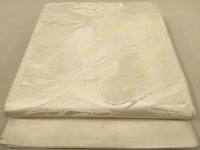 ■■■　サイズ　■■■ 長さ 436cm 幅 30cm程 ■■■　商品詳細　■■■ 【正絹・芯なし】 詳細に関しましては、画像をご確認ください。 大変上質な逸品になります。 お安く出品致しますので、是非この機会にいかがでしょうか？ ※汚れ等に関しましては、着用時には見えない部分になるかと思いますのであまり気にならずお召になれるかと思います。 ■■■　注意事項　■■■ ■モニター発色の具合により色合いが異なる場合がございます。 ■寸法は多少の誤差が生じる場合がございますのでご了承ください。 ■縫込みの長さが左右非対称の場合は短い部分を記載しております。 左右非対称であってもご返品・お値引き等の保証は出来かねますので、ご了承の上ご購入をお願い致します。 ■シミ等のチェックには注意を払っておりますが、見落としがある場合もございますし、個人の見解も様々ですので神経質な方のご購入はお控えください。 ■箪笥に入っておりました着物や帯なので畳みシワや匂いがあるものもございます。 ■お休みは基本的に土日祝となりますが、その他臨時でお休みする場合がございますのでご了承ください。 ■商品の発送は平日のみの発送となります。 ■夜間と土曜、日曜日はお問い合わせの回答が遅れる場合がございます。 ■当店では、お直し、紋入れ、お手入れ等は承っておりません。 ■生地の状態（ヤケ、経年劣化等）によってはサイズ直しが出来ない場合がございます。 その点もどうかご了承のうえ、ご購入をお願いいたします。 ■弊社で取り扱う商品は一点ものにつき、時期や在庫状況に応じて金額が変更となる場合がございます。 ■検針は行っておりません。予めご了承いただきますようお願いいたします。 ■【洗える着物】と記載のある商品におきましては、商品お届け後に洗濯を行ってしまってからのご返品にはご対応しかねます。 念の為、専門店でのお手入れをお願いいたします。 ■着物のサイズ目安は下記を参考ください↓ ＜女性着物＞　お端折り次第で＋5cm　−1cmが着用可能サイズ 　例）身丈170cmの場合、身長160cm〜175cm ＜男性着物＞　身丈＋約25cm〜27cm程が適応身長 　例）身丈155cmの場合、身長180〜182cm