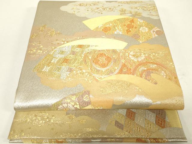 ■■■　サイズ　■■■ 長さ 436cm 幅 31cm程 ■■■　商品詳細　■■■ 【正絹・芯なし】 詳細に関しましては、画像をご確認ください。 大変上質な逸品になります。 お安く出品致しますので、是非この機会にいかがでしょうか？ ■■■　注意事項　■■■ ■モニター発色の具合により色合いが異なる場合がございます。 ■寸法は多少の誤差が生じる場合がございますのでご了承ください。 ■縫込みの長さが左右非対称の場合は短い部分を記載しております。 左右非対称であってもご返品・お値引き等の保証は出来かねますので、ご了承の上ご購入をお願い致します。 ■シミ等のチェックには注意を払っておりますが、見落としがある場合もございますし、個人の見解も様々ですので神経質な方のご購入はお控えください。 ■箪笥に入っておりました着物や帯なので畳みシワや匂いがあるものもございます。 ■お休みは基本的に土日祝となりますが、その他臨時でお休みする場合がございますのでご了承ください。 ■商品の発送は平日のみの発送となります。 ■夜間と土曜、日曜日はお問い合わせの回答が遅れる場合がございます。 ■当店では、お直し、紋入れ、お手入れ等は承っておりません。 ■生地の状態（ヤケ、経年劣化等）によってはサイズ直しが出来ない場合がございます。 その点もどうかご了承のうえ、ご購入をお願いいたします。 ■弊社で取り扱う商品は一点ものにつき、時期や在庫状況に応じて金額が変更となる場合がございます。 ■検針は行っておりません。予めご了承いただきますようお願いいたします。 ■【洗える着物】と記載のある商品におきましては、商品お届け後に洗濯を行ってしまってからのご返品にはご対応しかねます。 念の為、専門店でのお手入れをお願いいたします。 ■着物のサイズ目安は下記を参考ください↓ ＜女性着物＞　お端折り次第で＋5cm　−1cmが着用可能サイズ 　例）身丈170cmの場合、身長160cm〜175cm ＜男性着物＞　身丈＋約25cm〜27cm程が適応身長 　例）身丈155cmの場合、身長180〜182cm