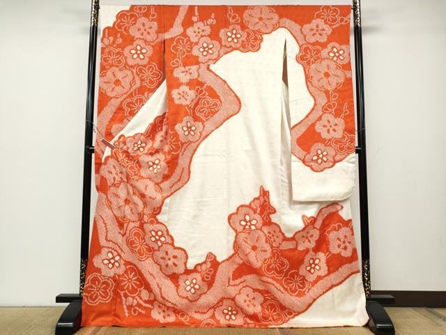 ■■■　サイズ　■■■ 身丈 172cm（肩から） 裄丈 67cm 袖丈 106cm　縫込み 5cm 袖幅 34cm 前幅 24.5cm 後幅 30.5cm 着物縫いこみ 内揚げ 0cm 裄 お袖側 約2cm　身頃側 約2cm ■■■　商品詳細　■■■ 【正絹】 状態は接写画像のように衿裏に薄い汚れ、衿裏・胴裏に経年による変色がございますが その他特に目立ったシミ汚れなどもなく大変良い状態です。 大変上質な逸品になります。 お安く出品致しますので、是非この機会にいかがでしょうか？ ■■■　注意事項　■■■ ■モニター発色の具合により色合いが異なる場合がございます。 ■寸法は多少の誤差が生じる場合がございますのでご了承ください。 ■縫込みの長さが左右非対称の場合は短い部分を記載しております。 左右非対称であってもご返品・お値引き等の保証は出来かねますので、ご了承の上ご購入をお願い致します。 ■シミ等のチェックには注意を払っておりますが、見落としがある場合もございますし、個人の見解も様々ですので神経質な方のご購入はお控えください。 ■箪笥に入っておりました着物や帯なので畳みシワや匂いがあるものもございます。 ■お休みは基本的に土日祝となりますが、その他臨時でお休みする場合がございますのでご了承ください。 ■商品の発送は平日のみの発送となります。 ■夜間と土曜、日曜日はお問い合わせの回答が遅れる場合がございます。 ■当店では、お直し、紋入れ、お手入れ等は承っておりません。 ■生地の状態（ヤケ、経年劣化等）によってはサイズ直しが出来ない場合がございます。 その点もどうかご了承のうえ、ご購入をお願いいたします。 ■弊社で取り扱う商品は一点ものにつき、時期や在庫状況に応じて金額が変更となる場合がございます。 ■検針は行っておりません。予めご了承いただきますようお願いいたします。 ■【洗える着物】と記載のある商品におきましては、商品お届け後に洗濯を行ってしまってからのご返品にはご対応しかねます。 念の為、専門店でのお手入れをお願いいたします。 ■着物のサイズ目安は下記を参考ください↓ ＜女性着物＞　お端折り次第で＋5cm　−1cmが着用可能サイズ 　例）身丈170cmの場合、身長160cm〜175cm ＜男性着物＞　身丈＋約25cm〜27cm程が適応身長 　例）身丈155cmの場合、身長180〜182cm