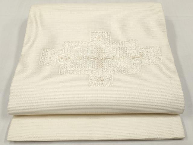 ■■■　サイズ　■■■ 長さ 368cm 幅 30.5cm程 ■■■　商品詳細　■■■ 【正絹】 状態は接写画像のように たれ先・胴回り・裏地に薄いシミがございますが その他特に目立ったシミ汚れなどもなく大変良い状態です。 大変上質な逸品になります。 お安く出品致しますので、是非この機会にいかがでしょうか？ ■■■　注意事項　■■■ ■モニター発色の具合により色合いが異なる場合がございます。 ■寸法は多少の誤差が生じる場合がございますのでご了承ください。 ■縫込みの長さが左右非対称の場合は短い部分を記載しております。 左右非対称であってもご返品・お値引き等の保証は出来かねますので、ご了承の上ご購入をお願い致します。 ■シミ等のチェックには注意を払っておりますが、見落としがある場合もございますし、個人の見解も様々ですので神経質な方のご購入はお控えください。 ■箪笥に入っておりました着物や帯なので畳みシワや匂いがあるものもございます。 ■お休みは基本的に土日祝となりますが、その他臨時でお休みする場合がございますのでご了承ください。 ■商品の発送は平日のみの発送となります。 ■夜間と土曜、日曜日はお問い合わせの回答が遅れる場合がございます。 ■当店では、お直し、紋入れ、お手入れ等は承っておりません。 ■生地の状態（ヤケ、経年劣化等）によってはサイズ直しが出来ない場合がございます。 その点もどうかご了承のうえ、ご購入をお願いいたします。 ■弊社で取り扱う商品は一点ものにつき、時期や在庫状況に応じて金額が変更となる場合がございます。 ■検針は行っておりません。予めご了承いただきますようお願いいたします。 ■【洗える着物】と記載のある商品におきましては、商品お届け後に洗濯を行ってしまってからのご返品にはご対応しかねます。 念の為、専門店でのお手入れをお願いいたします。 ■写真に写っている物が全てになります。それ以外の付属品はございませんのでご了承ください。 ■状態に関する写真につきましては、掲載可能な写真枚数に限りがあるため、各箇所につき1枚参考画像を掲載しております。 ■着物のサイズ目安は下記を参考ください↓ ＜女性着物＞　お端折り次第で＋5cm　−1cmが着用可能サイズ 　例）身丈170cmの場合、身長160cm〜175cm ＜男性着物＞　身丈＋約25cm〜27cm程が適応身長 　例）身丈155cmの場合、身長180〜182cm