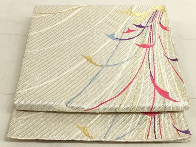 ■■■　サイズ　■■■ 長さ 420cm 幅 30cm程 ■■■　商品詳細　■■■ 【正絹・芯なし・関西仕立て】 詳細に関しましては、画像をご確認ください。 大変上質な逸品になります。 お安く出品致しますので、是非この機会にいかがでしょうか？ ■■■　注意事項　■■■ ■モニター発色の具合により色合いが異なる場合がございます。 ■寸法は多少の誤差が生じる場合がございますのでご了承ください。 ■縫込みの長さが左右非対称の場合は短い部分を記載しております。 左右非対称であってもご返品・お値引き等の保証は出来かねますので、ご了承の上ご購入をお願い致します。 ■シミ等のチェックには注意を払っておりますが、見落としがある場合もございますし、個人の見解も様々ですので神経質な方のご購入はお控えください。 ■箪笥に入っておりました着物や帯なので畳みシワや匂いがあるものもございます。 ■お休みは基本的に土日祝となりますが、その他臨時でお休みする場合がございますのでご了承ください。 ■商品の発送は平日のみの発送となります。 ■夜間と土曜、日曜日はお問い合わせの回答が遅れる場合がございます。 ■当店では、お直し、紋入れ、お手入れ等は承っておりません。 ■生地の状態（ヤケ、経年劣化等）によってはサイズ直しが出来ない場合がございます。 その点もどうかご了承のうえ、ご購入をお願いいたします。 ■弊社で取り扱う商品は一点ものにつき、時期や在庫状況に応じて金額が変更となる場合がございます。 ■検針は行っておりません。予めご了承いただきますようお願いいたします。 ■【洗える着物】と記載のある商品におきましては、商品お届け後に洗濯を行ってしまってからのご返品にはご対応しかねます。 念の為、専門店でのお手入れをお願いいたします。 ■着物のサイズ目安は下記を参考ください↓ ＜女性着物＞　お端折り次第で＋5cm　−1cmが着用可能サイズ 　例）身丈170cmの場合、身長160cm〜175cm ＜男性着物＞　身丈＋約25cm〜27cm程が適応身長 　例）身丈155cmの場合、身長180〜182cm
