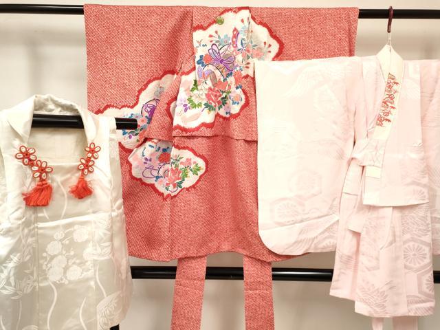 平和屋着物[]七五三　女の子　3歳　祝着　三つ身　長襦袢(袷・半衿刺繍)・被布セット　絞り　雲鼓花蝶文　金銀彩　逸品　DABA3829ma