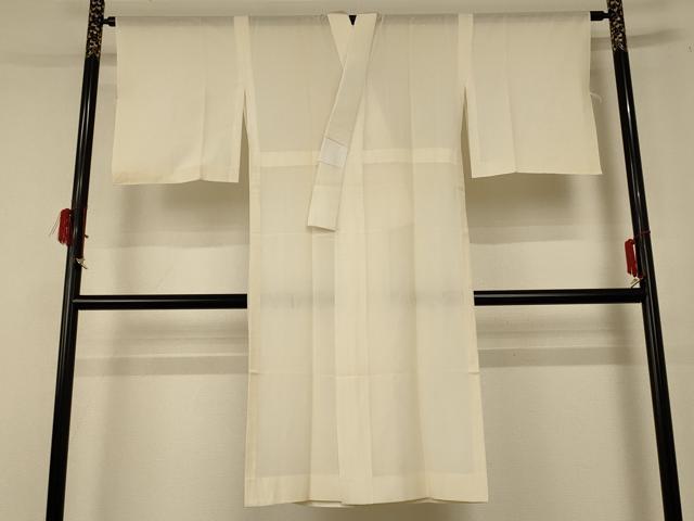 ■■■　サイズ　■■■ 身丈 126.5cm（肩から） 裄丈 65cm 袖丈 47.5cm　縫込み 3.5cm 袖幅 33.5cm 前幅 28cm 後幅 32cm 着物縫いこみ 内揚げ 3.5cm 裄 お袖側 約2cm　身頃側 約1.5cm ■■■　商品詳細　■■■ 【正絹】 状態は接写画像のように衣紋抜きに汚れ、衿裏に薄いシミがございますが その他特に目立ったシミ汚れなどもなく大変良い状態です。 大変上質な逸品になります。 お安く出品致しますので、是非この機会にいかがでしょうか？ ■■■　注意事項　■■■ ■モニター発色の具合により色合いが異なる場合がございます。 ■寸法は多少の誤差が生じる場合がございますのでご了承ください。 ■縫込みの長さが左右非対称の場合は短い部分を記載しております。 左右非対称であってもご返品・お値引き等の保証は出来かねますので、ご了承の上ご購入をお願い致します。 ■シミ等のチェックには注意を払っておりますが、見落としがある場合もございますし、個人の見解も様々ですので神経質な方のご購入はお控えください。 ■箪笥に入っておりました着物や帯なので畳みシワや匂いがあるものもございます。 ■お休みは基本的に土日祝となりますが、その他臨時でお休みする場合がございますのでご了承ください。 ■商品の発送は平日のみの発送となります。 ■夜間と土曜、日曜日はお問い合わせの回答が遅れる場合がございます。 ■当店では、お直し、紋入れ、お手入れ等は承っておりません。 ■生地の状態（ヤケ、経年劣化等）によってはサイズ直しが出来ない場合がございます。 その点もどうかご了承のうえ、ご購入をお願いいたします。 ■弊社で取り扱う商品は一点ものにつき、時期や在庫状況に応じて金額が変更となる場合がございます。 ■検針は行っておりません。予めご了承いただきますようお願いいたします。 ■【洗える着物】と記載のある商品におきましては、商品お届け後に洗濯を行ってしまってからのご返品にはご対応しかねます。 念の為、専門店でのお手入れをお願いいたします。 ■着物のサイズ目安は下記を参考ください↓ ＜女性着物＞　お端折り次第で＋5cm　−1cmが着用可能サイズ 　例）身丈170cmの場合、身長160cm〜175cm ＜男性着物＞　身丈＋約25cm〜27cm程が適応身長 　例）身丈155cmの場合、身長180〜182cm