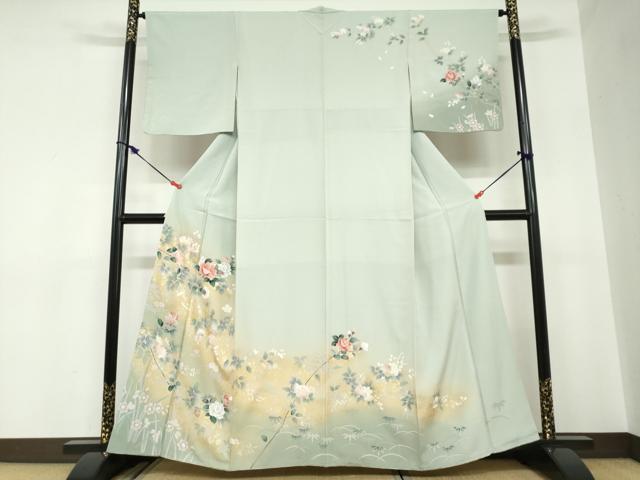 ■■■　サイズ　■■■ 身丈 158cm（肩から） 裄丈 65cm 袖丈 49cm　縫込み 7cm 袖幅 32.5cm 前幅 23.5cm 後幅 30cm 着物縫いこみ 内揚げ 6cm 裄 お袖側 約3cm　身頃側 約2cm ■■■　商品詳細　■■■ 【正絹】 状態は接写画像のように衿裏に薄い汚れがございますが その他特に目立ったシミ汚れなどもなく大変良い状態です。 大変上質な逸品になります。 お安く出品致しますので、是非この機会にいかがでしょうか？ ■■■　注意事項　■■■ ■モニター発色の具合により色合いが異なる場合がございます。 ■寸法は多少の誤差が生じる場合がございますのでご了承ください。 ■縫込みの長さが左右非対称の場合は短い部分を記載しております。 左右非対称であってもご返品・お値引き等の保証は出来かねますので、ご了承の上ご購入をお願い致します。 ■シミ等のチェックには注意を払っておりますが、見落としがある場合もございますし、個人の見解も様々ですので神経質な方のご購入はお控えください。 ■箪笥に入っておりました着物や帯なので畳みシワや匂いがあるものもございます。 ■お休みは基本的に土日祝となりますが、その他臨時でお休みする場合がございますのでご了承ください。 ■商品の発送は平日のみの発送となります。 ■夜間と土曜、日曜日はお問い合わせの回答が遅れる場合がございます。 ■当店では、お直し、紋入れ、お手入れ等は承っておりません。 ■生地の状態（ヤケ、経年劣化等）によってはサイズ直しが出来ない場合がございます。 その点もどうかご了承のうえ、ご購入をお願いいたします。 ■弊社で取り扱う商品は一点ものにつき、時期や在庫状況に応じて金額が変更となる場合がございます。 ■検針は行っておりません。予めご了承いただきますようお願いいたします。 ■【洗える着物】と記載のある商品におきましては、商品お届け後に洗濯を行ってしまってからのご返品にはご対応しかねます。 念の為、専門店でのお手入れをお願いいたします。 ■着物のサイズ目安は下記を参考ください↓ ＜女性着物＞　お端折り次第で＋5cm　−1cmが着用可能サイズ 　例）身丈170cmの場合、身長160cm〜175cm ＜男性着物＞　身丈＋約25cm〜27cm程が適応身長 　例）身丈155cmの場合、身長180〜182cm